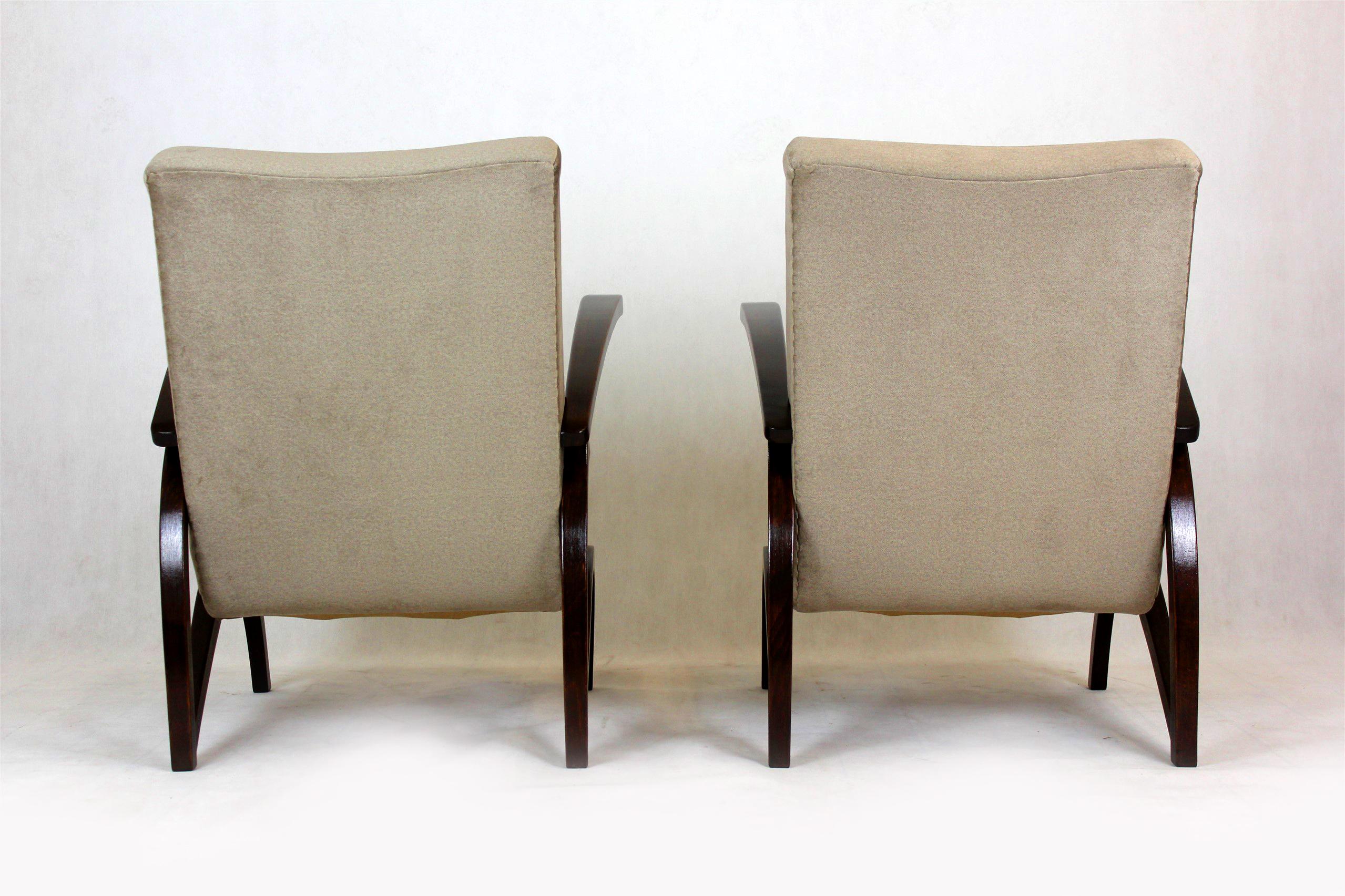 Restored Beech Armchairs Attributed to Jindřich Halabala, 1940s, Set of 2 For Sale 7