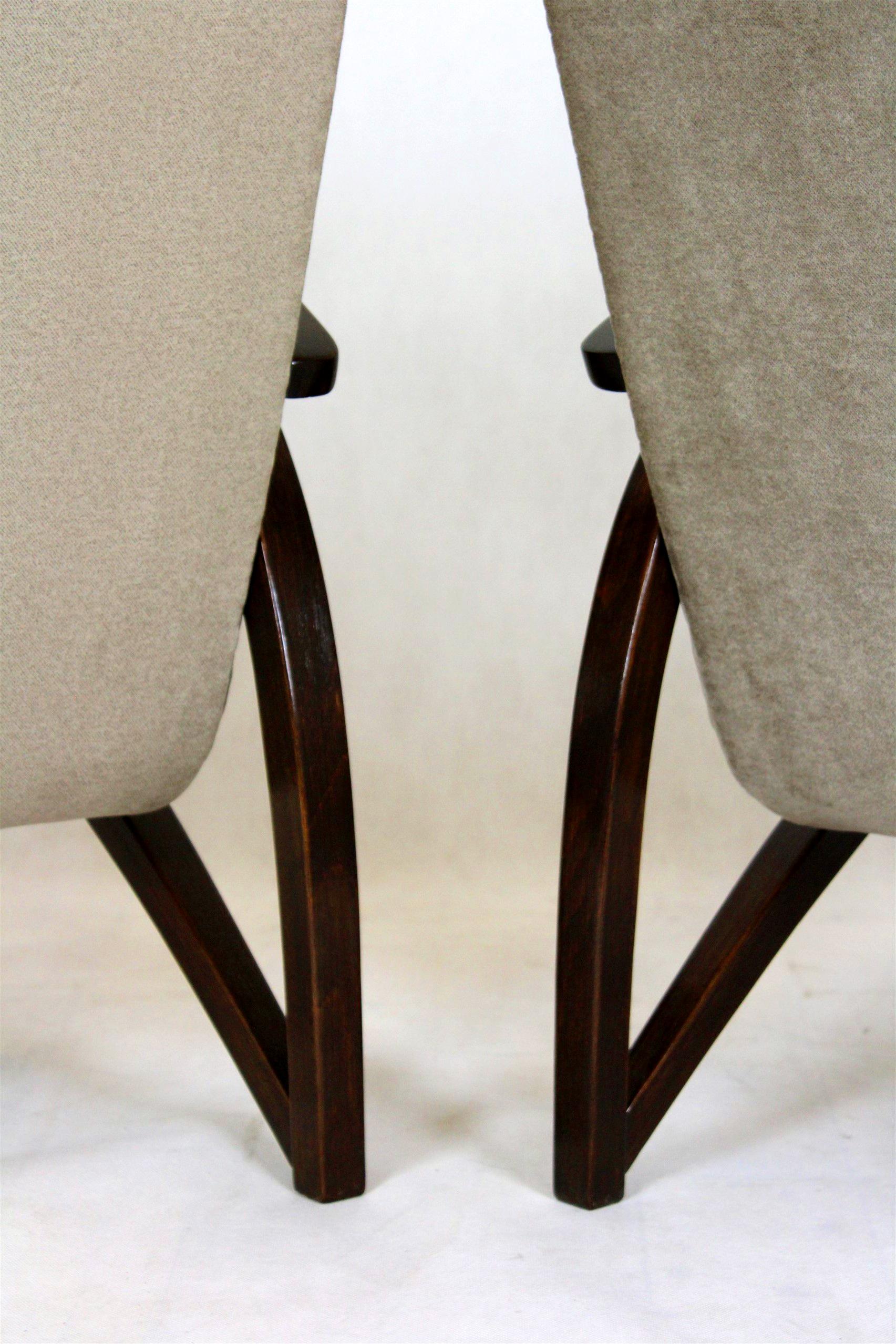 Restored Beech Armchairs Attributed to Jindřich Halabala, 1940s, Set of 2 For Sale 9