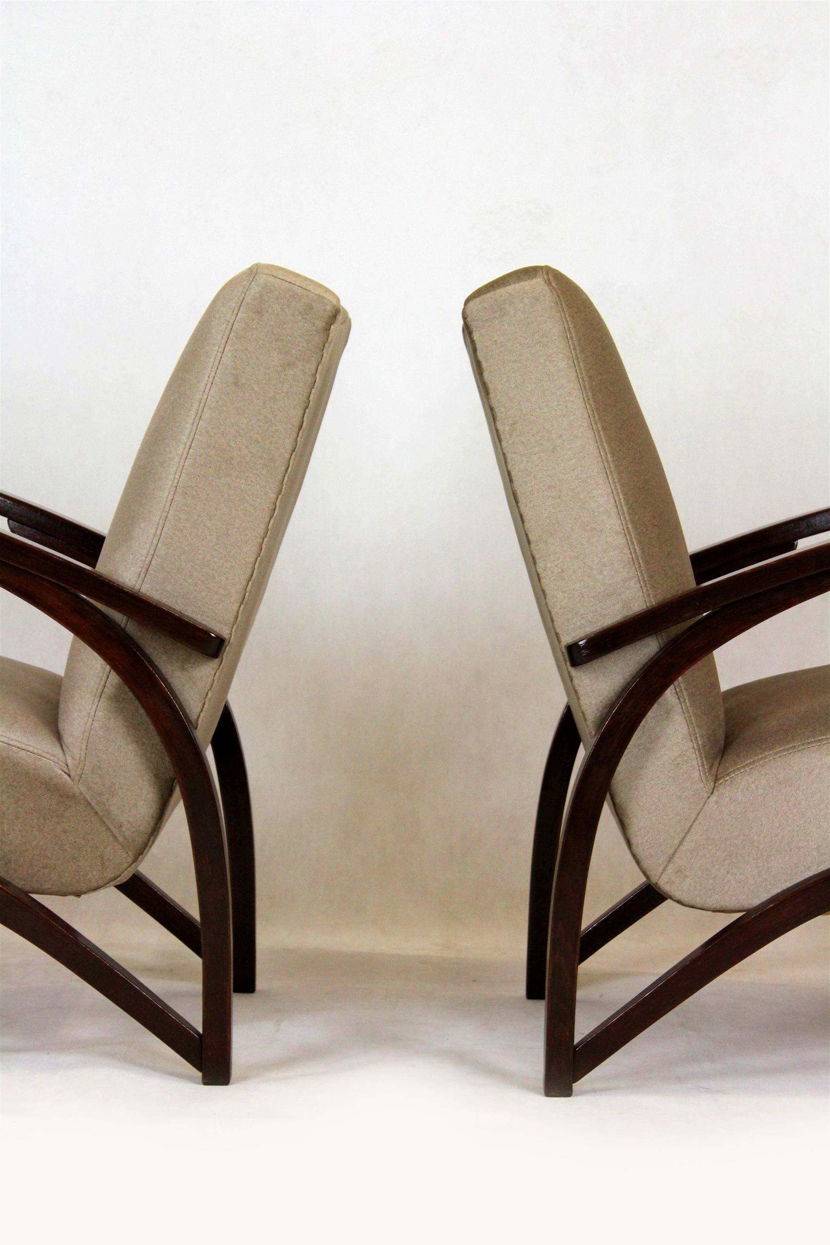 Restored Beech Armchairs Attributed to Jindřich Halabala, 1940s, Set of 2 For Sale 11