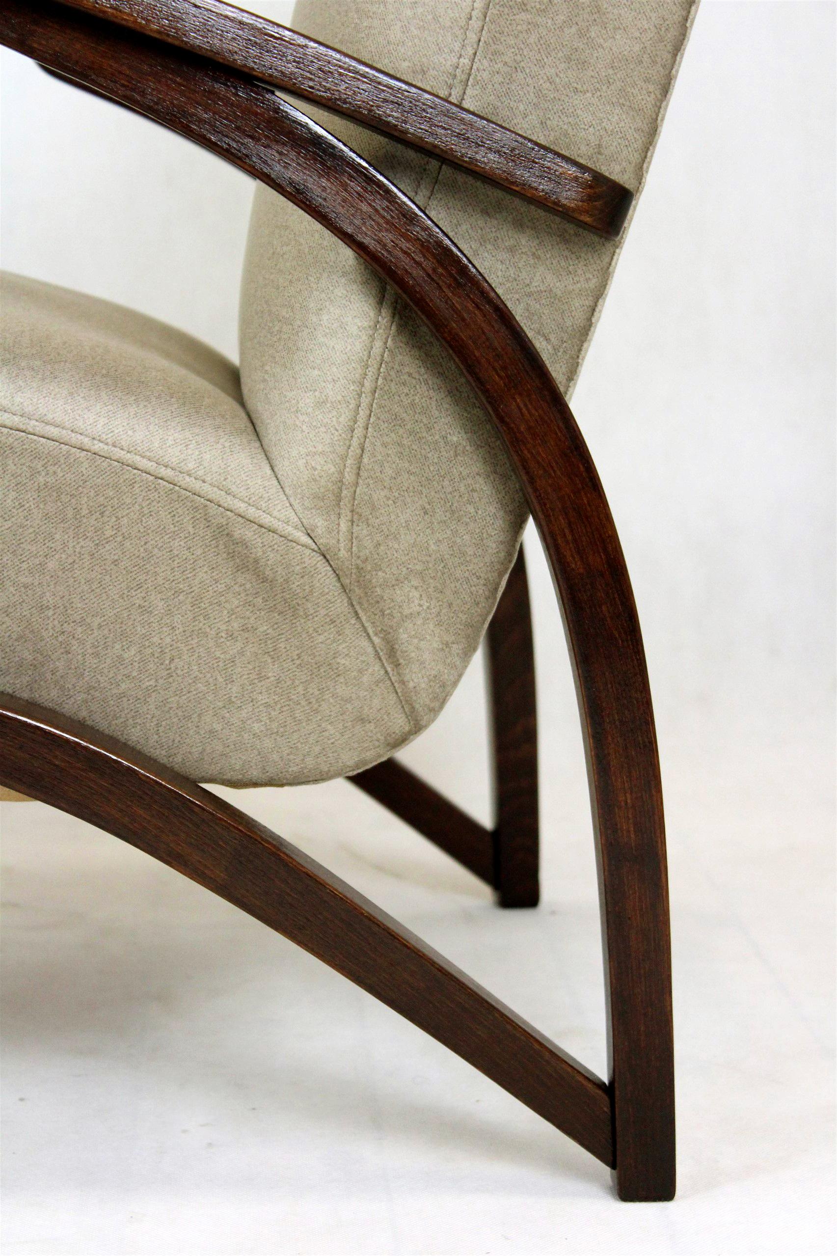 Czech Restored Beech Armchairs Attributed to Jindřich Halabala, 1940s, Set of 2 For Sale