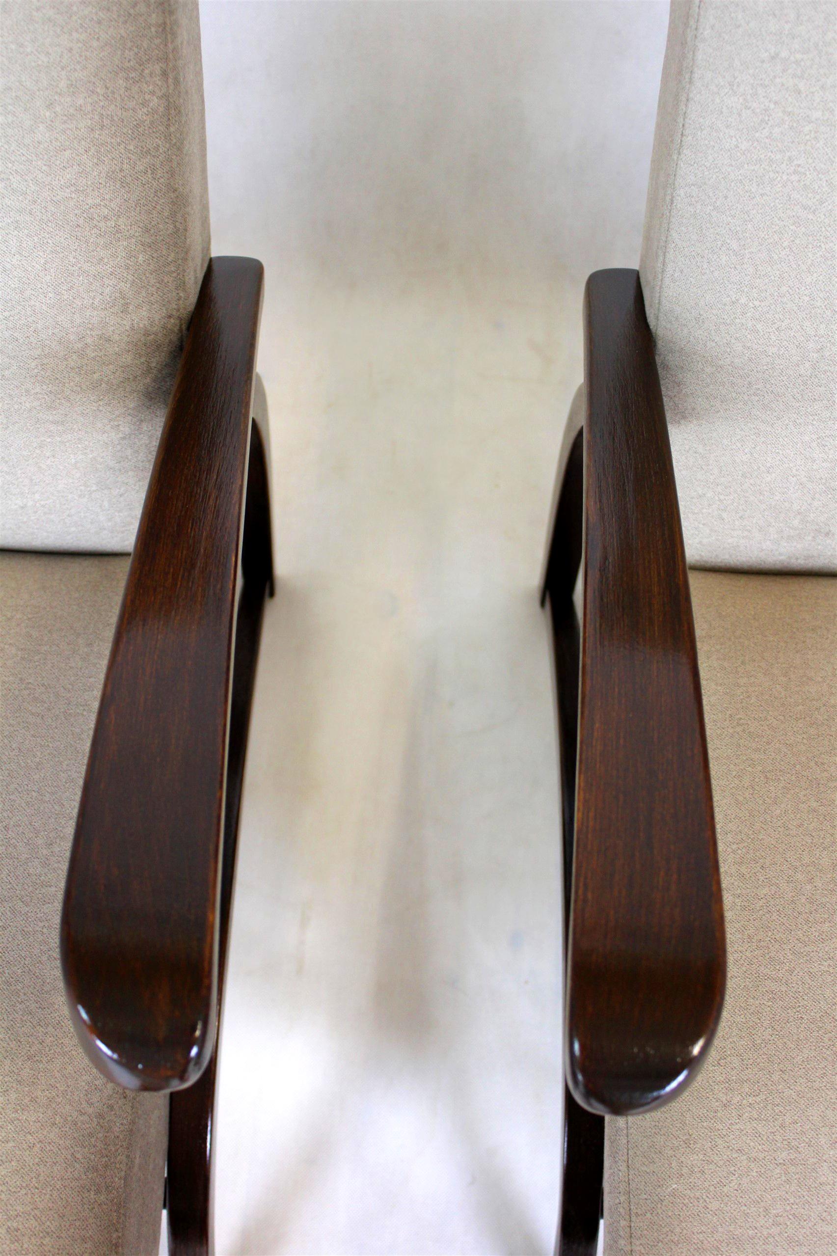 Restored Beech Armchairs Attributed to Jindřich Halabala, 1940s, Set of 2 For Sale 2