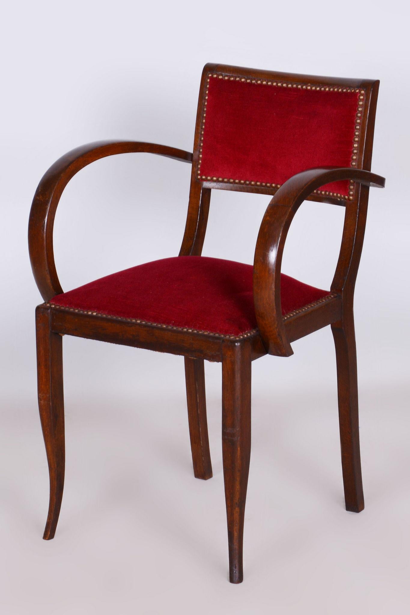 Restored beech Art Deco armchair by Jules Leleu.

Period : 1920 -1929
Source : France

Designed by Jules Leleu, a French designer at the top of French 20th Century decoration who distinguished himself during the Art Deco style's renaissance.		

This