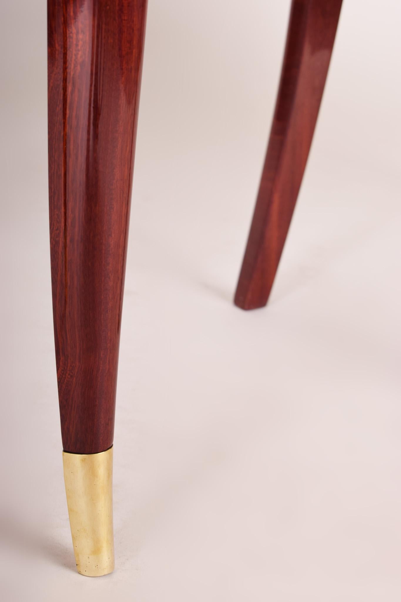 Début du 20ème siècle Chaise Art Déco française beige restaurée, conçue par Jules Leleu, 1920-1929 en vente