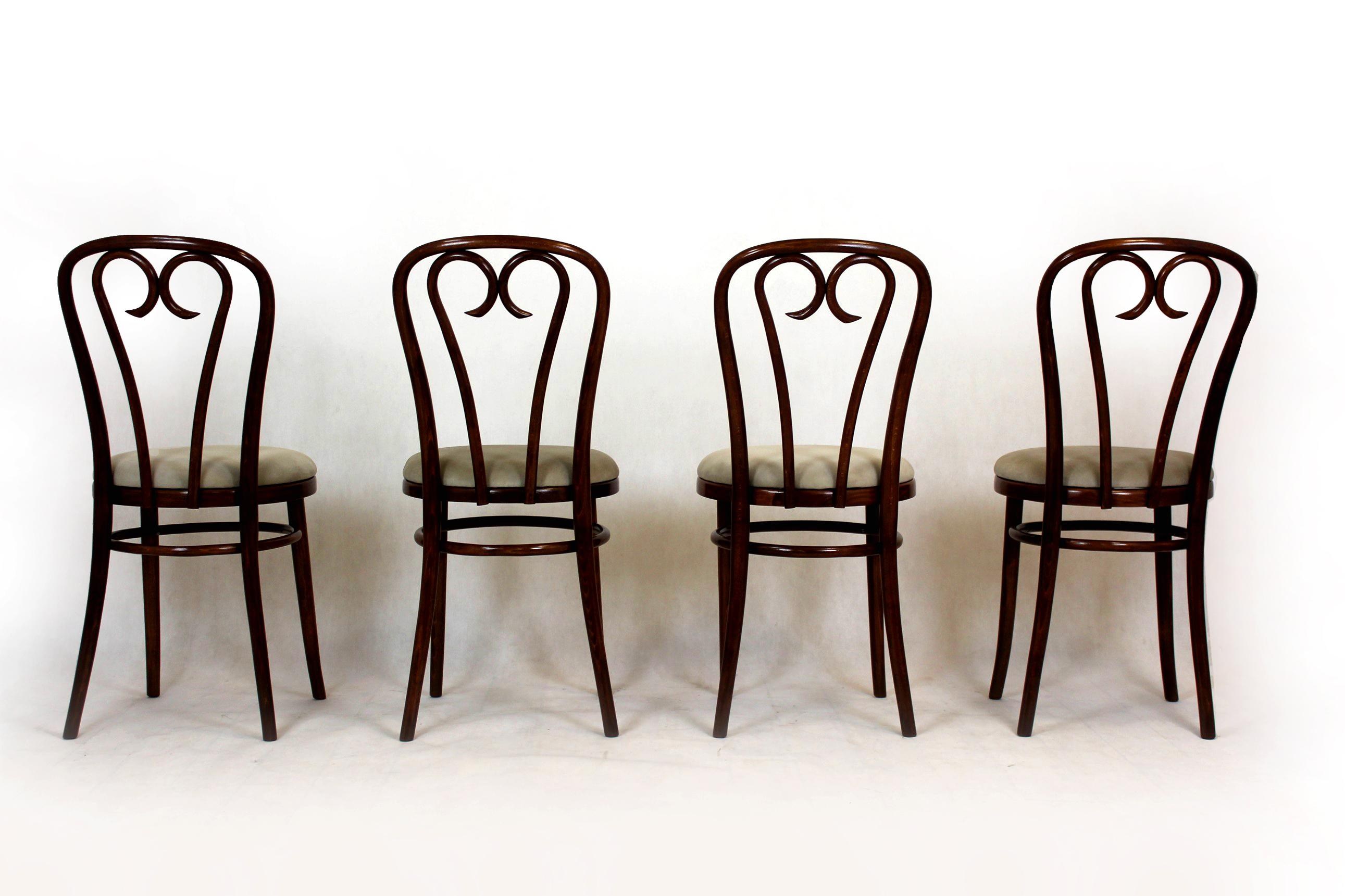 Chaises en bois cintré restaurées, années 1950, lot de 4 en vente 10