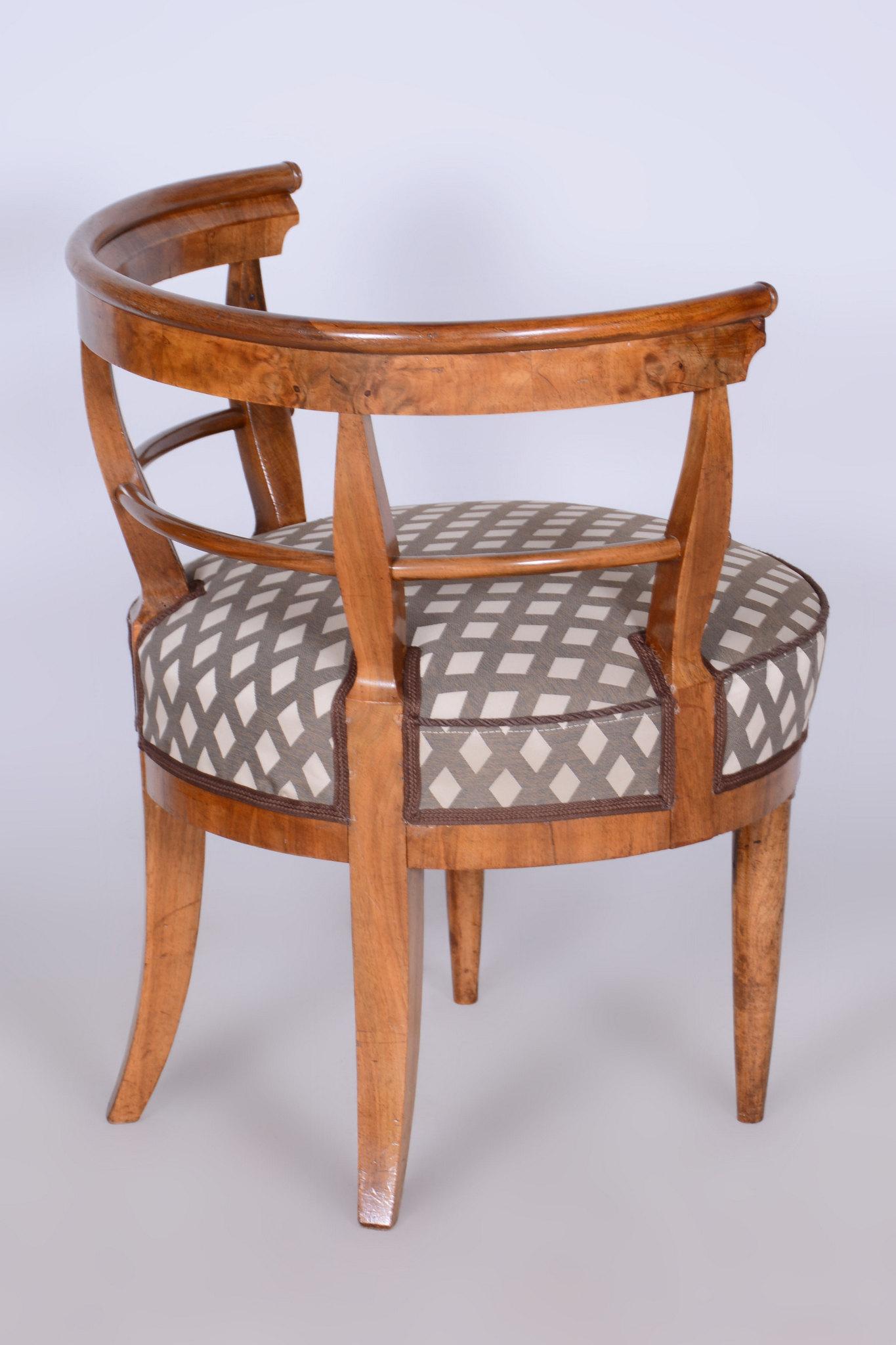 Restaurierter Biedermeier-Sessel, Kirschbaumholz, Polsterung, Österreich, 1820er Jahre im Angebot 4