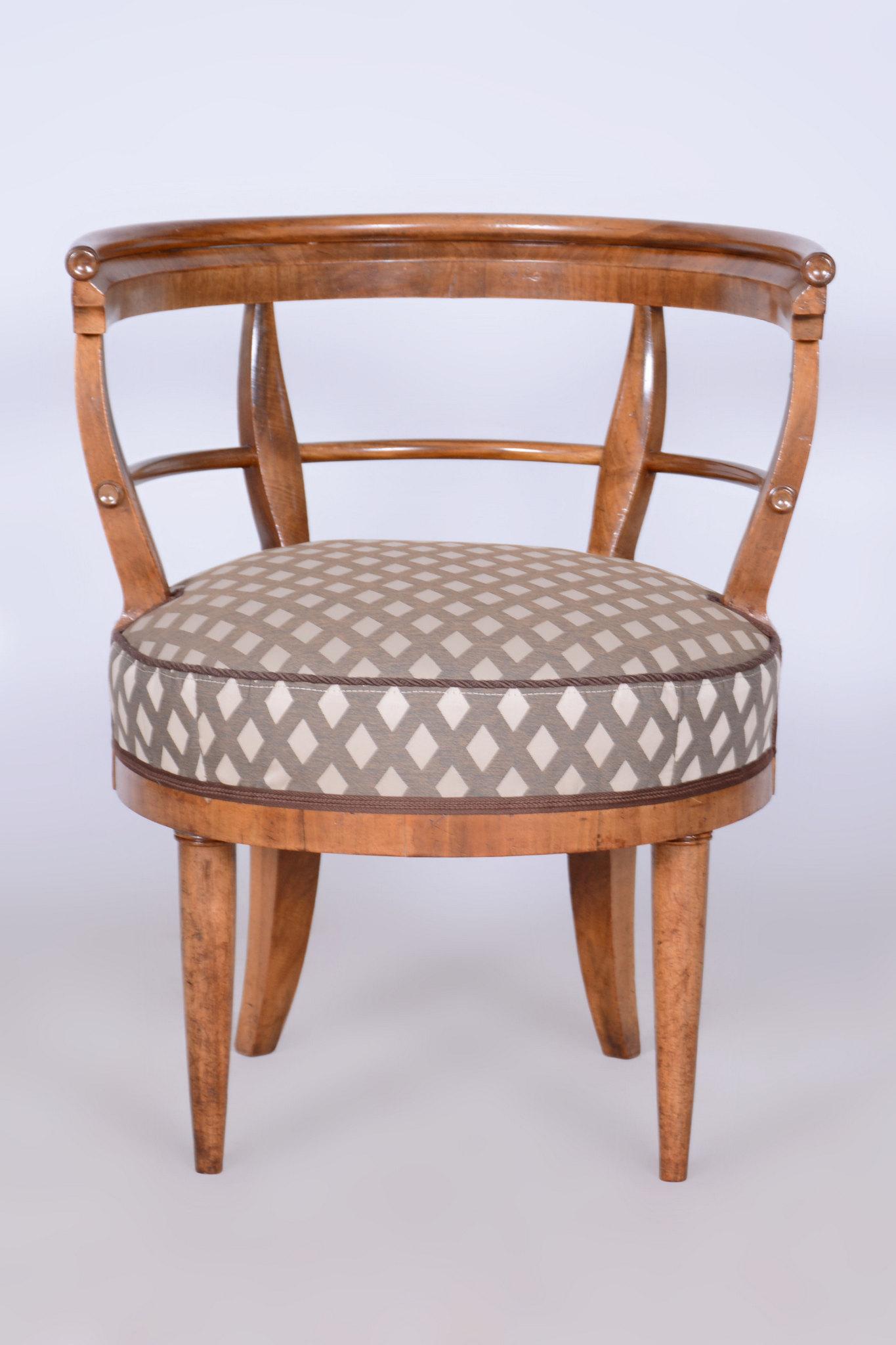Restaurierter Biedermeier-Sessel, Kirschbaumholz, Polsterung, Österreich, 1820er Jahre im Angebot 1