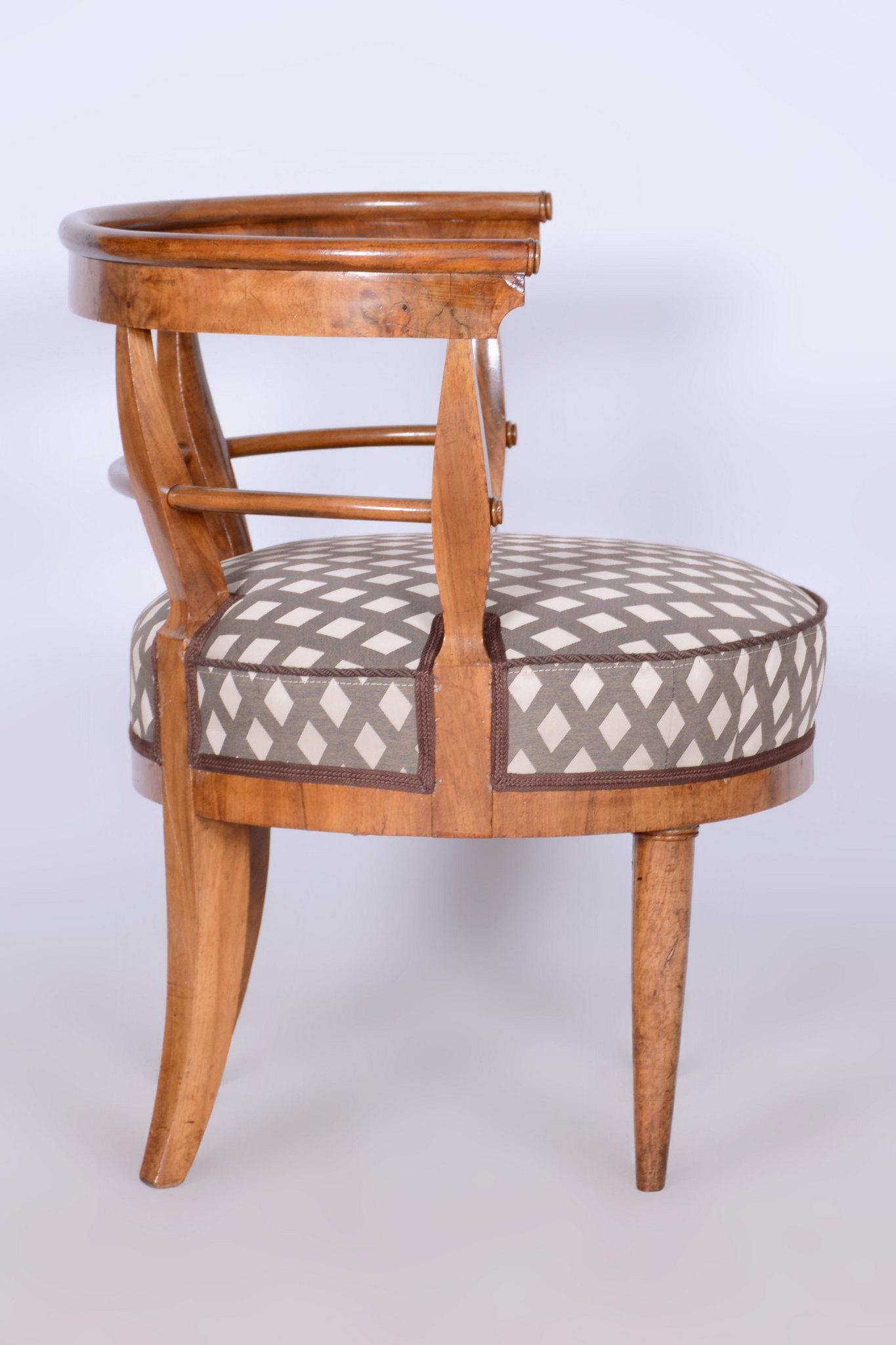Restaurierter Biedermeier-Sessel, Kirschbaumholz, Polsterung, Österreich, 1820er Jahre im Angebot 2