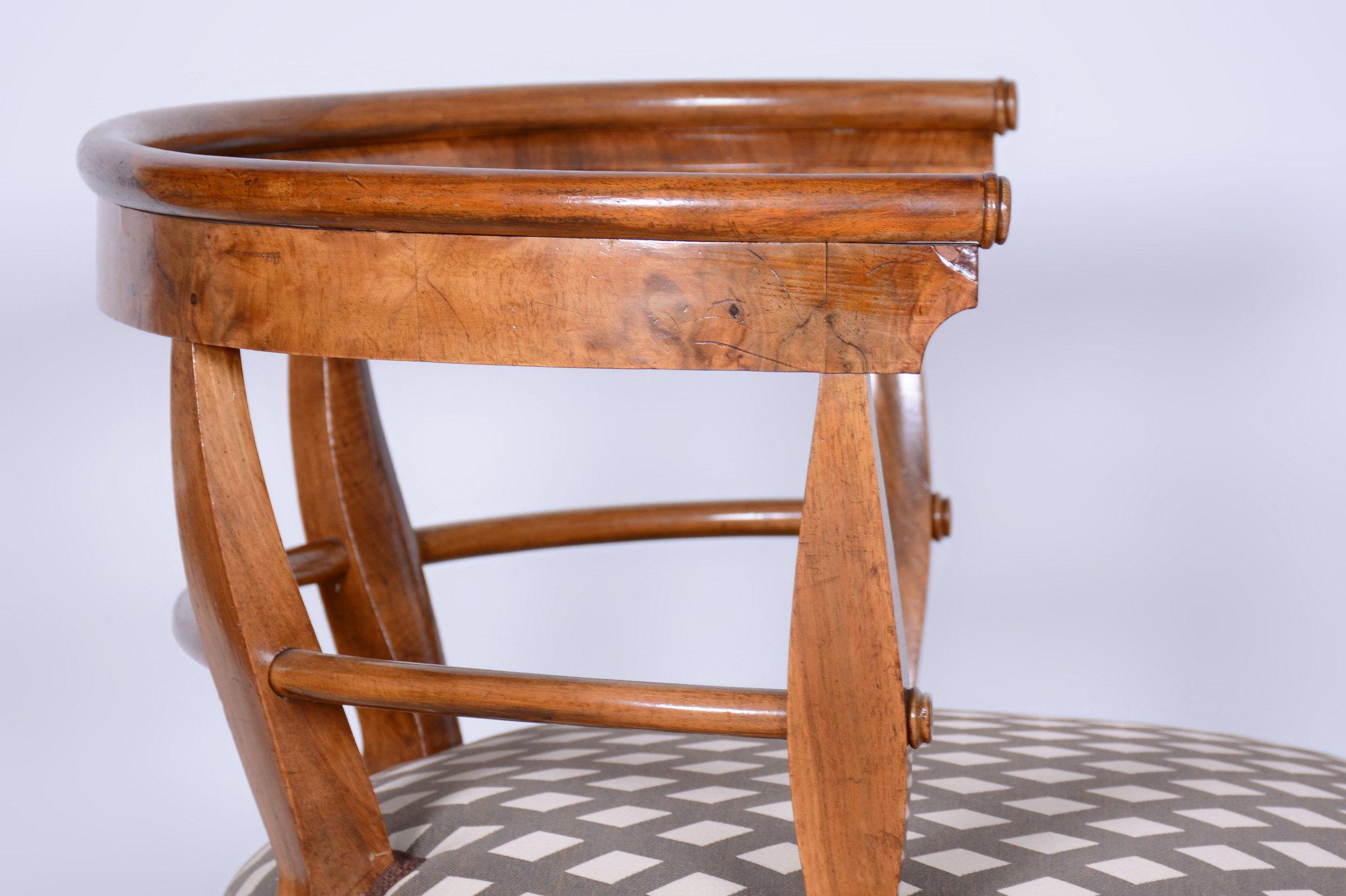 Restaurierter Biedermeier-Sessel, Kirschbaumholz, Polsterung, Österreich, 1820er Jahre im Angebot 3