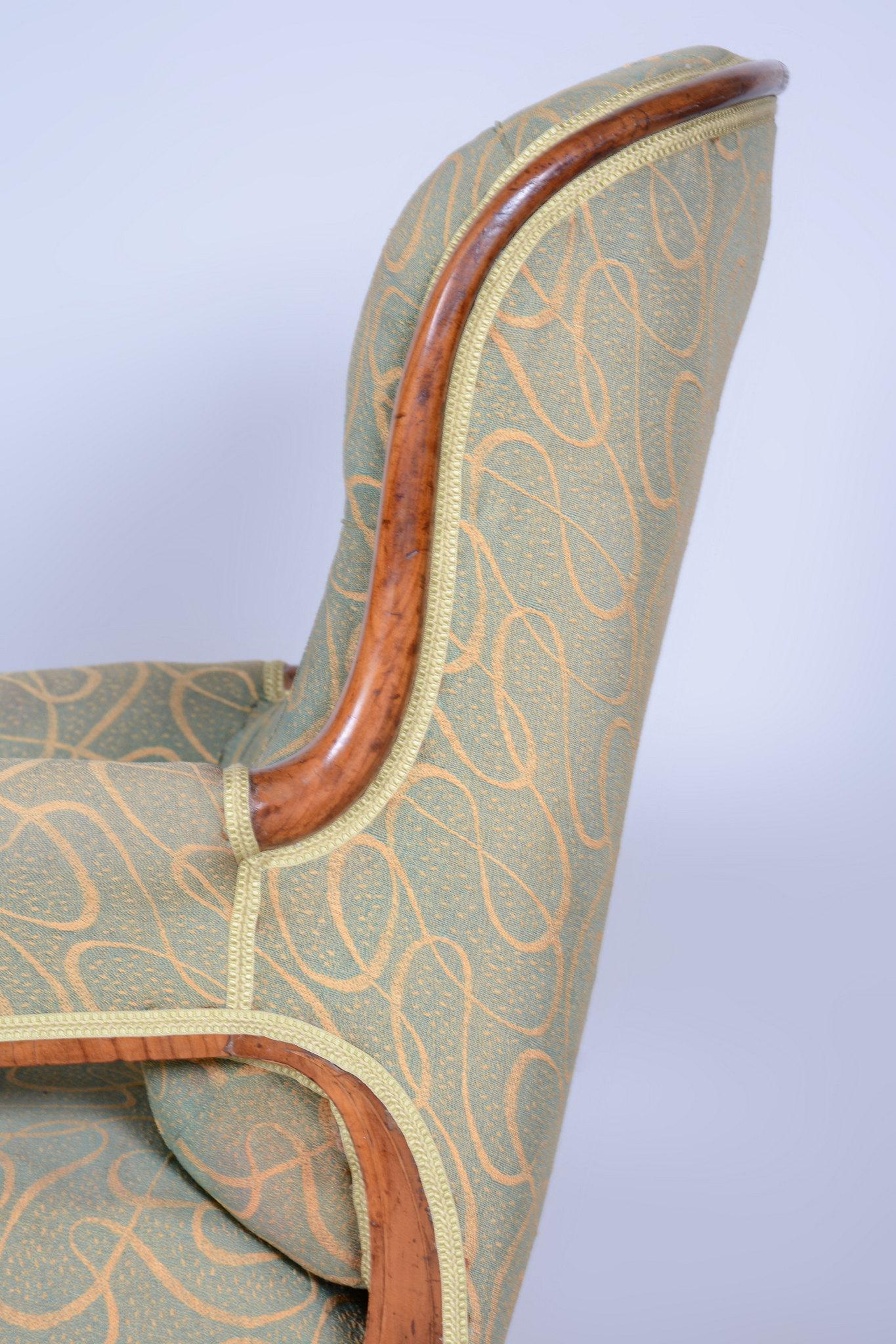 Fauteuil Biedermeier restauré, noyer, épicéa, hêtre, tchèque, années 1830 en vente 5