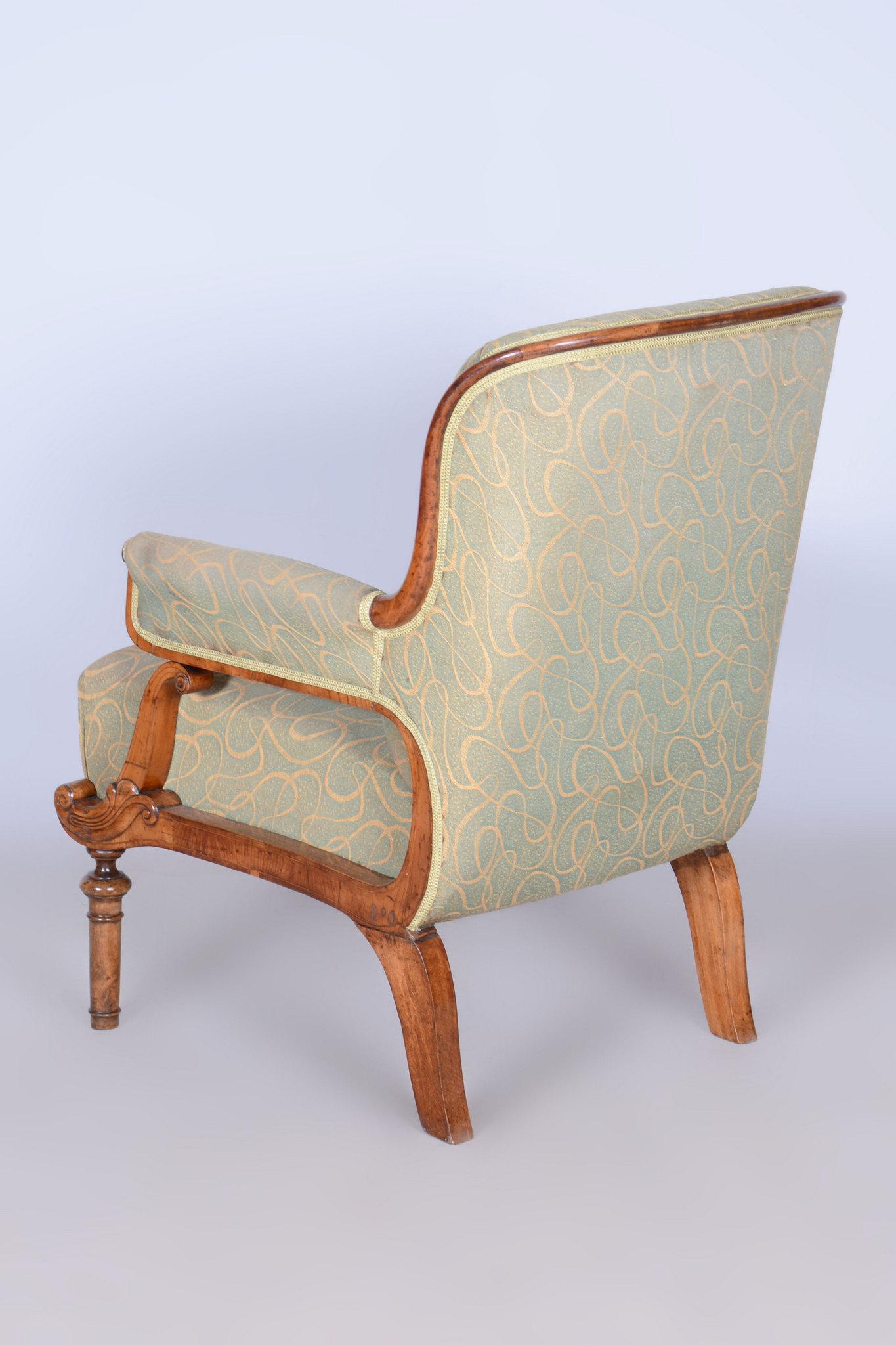 Fauteuil Biedermeier restauré, noyer, épicéa, hêtre, tchèque, années 1830 en vente 6