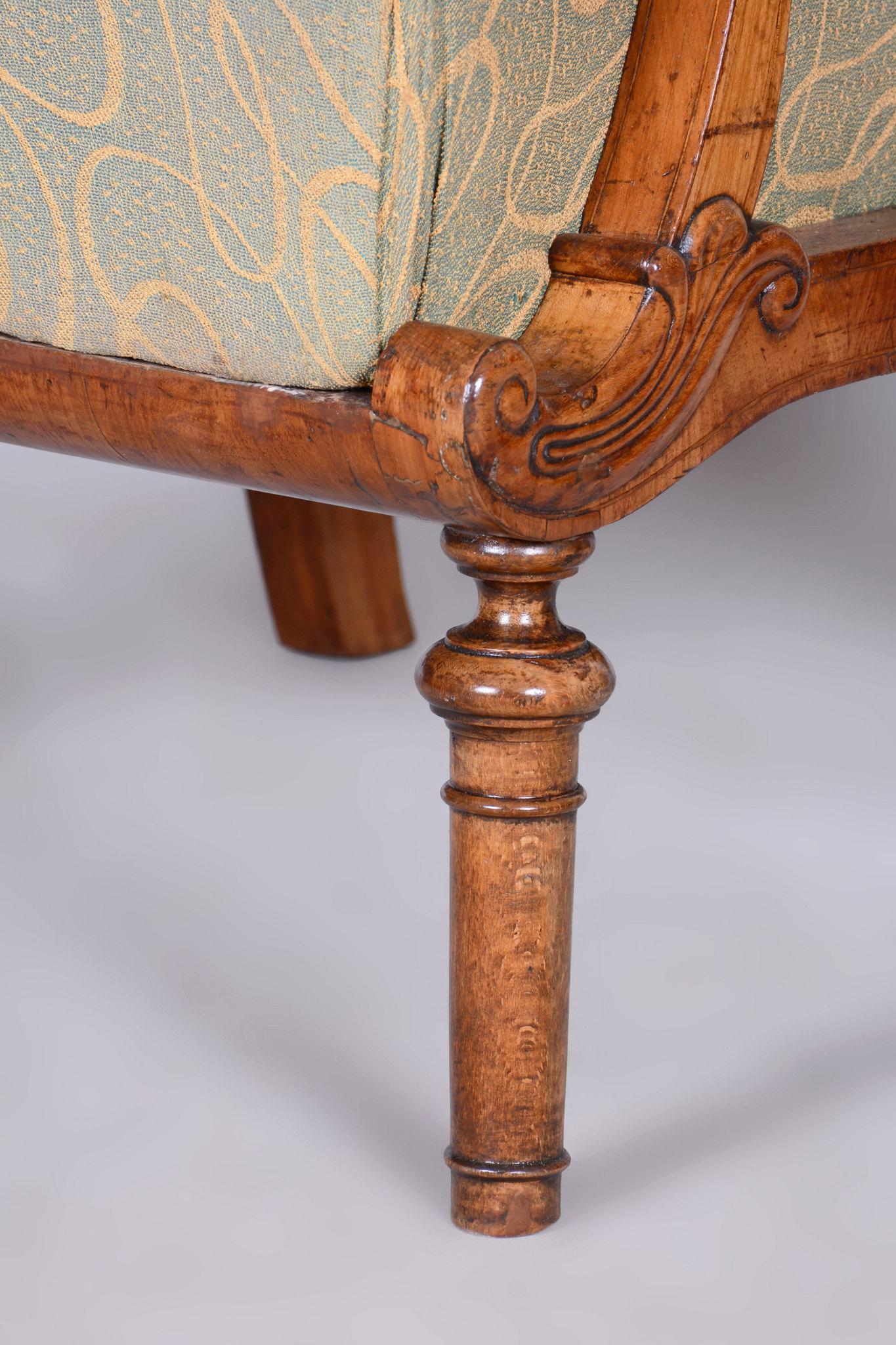 Tchèque Fauteuil Biedermeier restauré, noyer, épicéa, hêtre, tchèque, années 1830 en vente