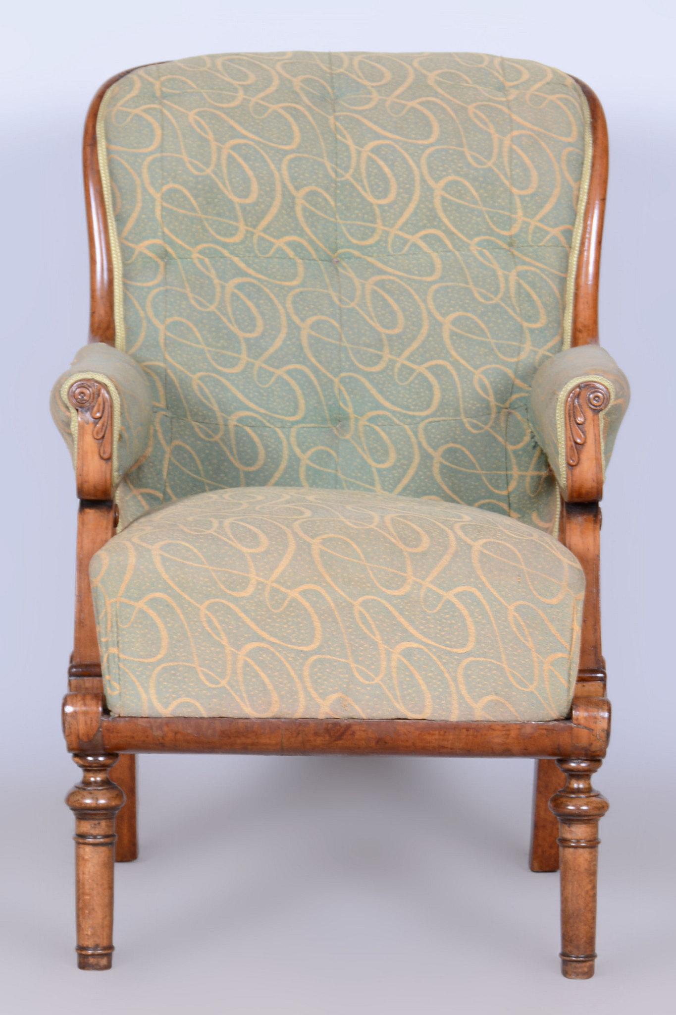 Fauteuil Biedermeier restauré, noyer, épicéa, hêtre, tchèque, années 1830 en vente 2