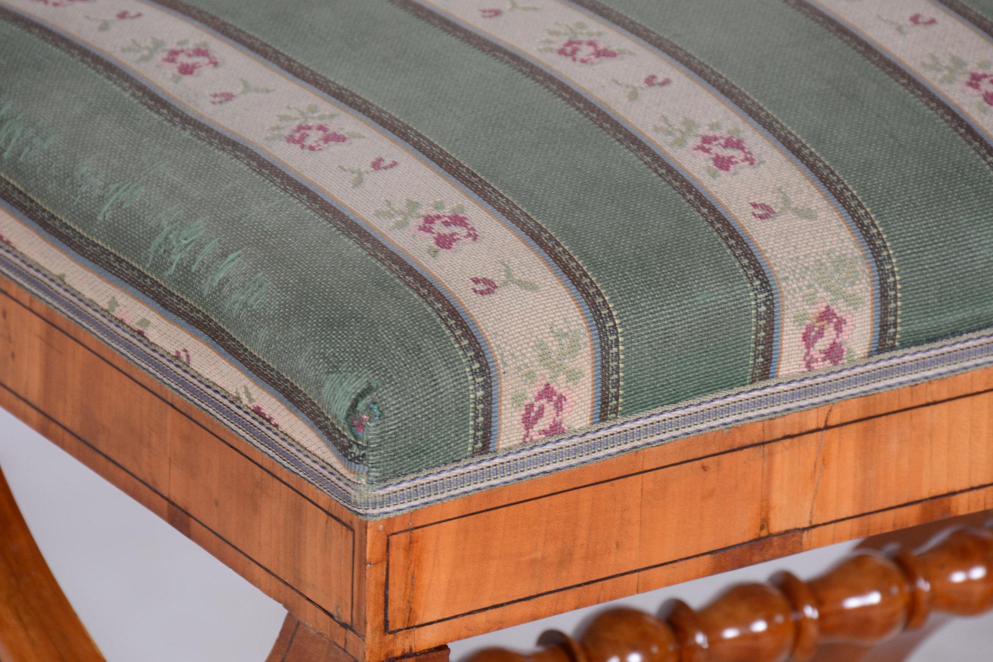 Poltrona Biedermeier restaurata con sgabello, Beeche, Oak, Ciliegio, Austria, anni '30 del XIX secolo in vendita 13