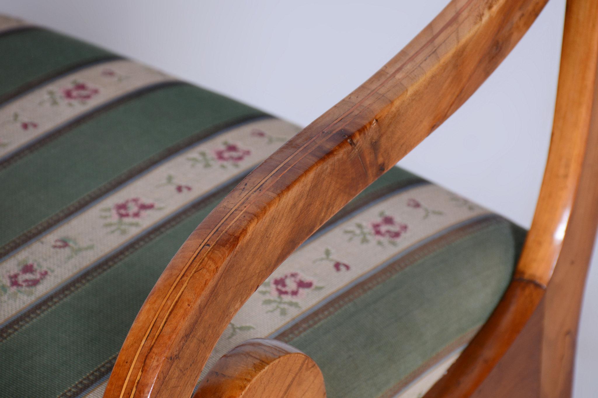 Poltrona Biedermeier restaurata con sgabello, Beeche, Oak, Ciliegio, Austria, anni '30 del XIX secolo in vendita 2