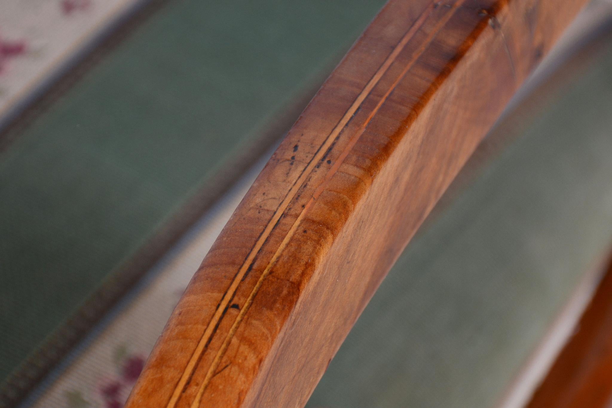 Poltrona Biedermeier restaurata con sgabello, Beeche, Oak, Ciliegio, Austria, anni '30 del XIX secolo in vendita 3