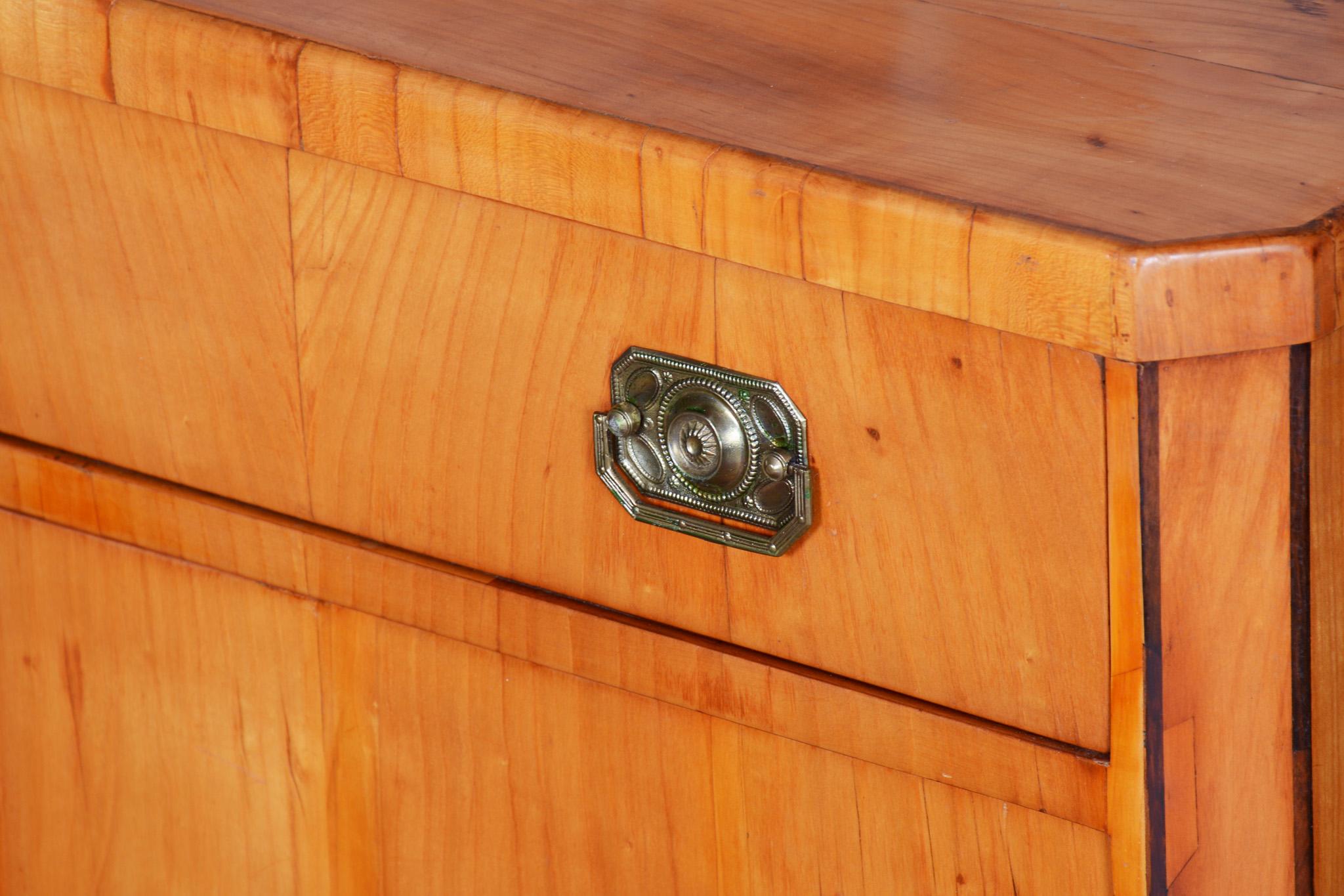 Legno Mobile Biedermeier restaurato, ciliegio, abete rosso, ebano, polacco, ceco, anni '20 del XIX secolo in vendita
