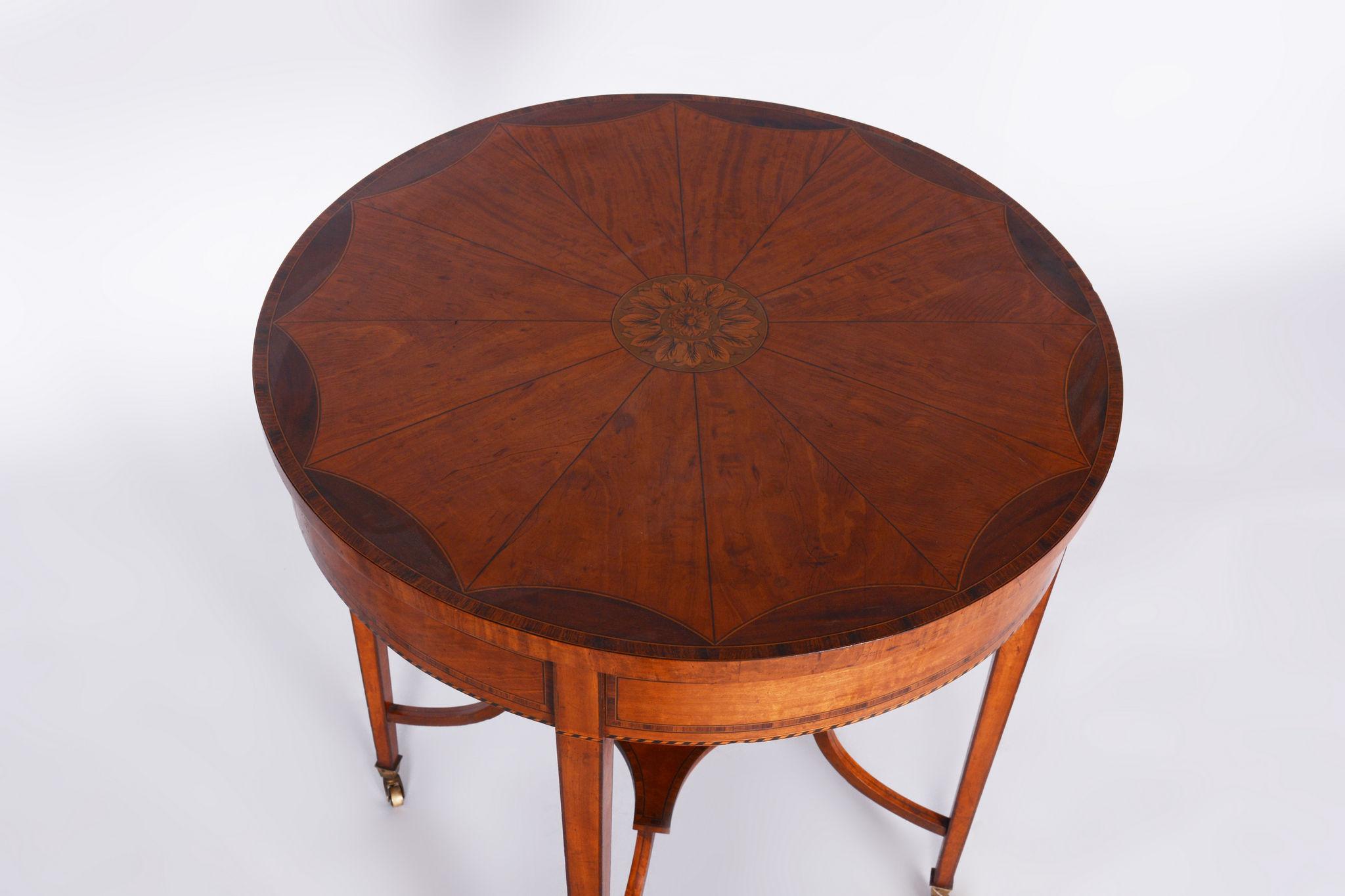 Mid-19th Century Restored Biedermeier Cherry-Tree Round Table, Detailed Marquetry, France, 1850s For Sale