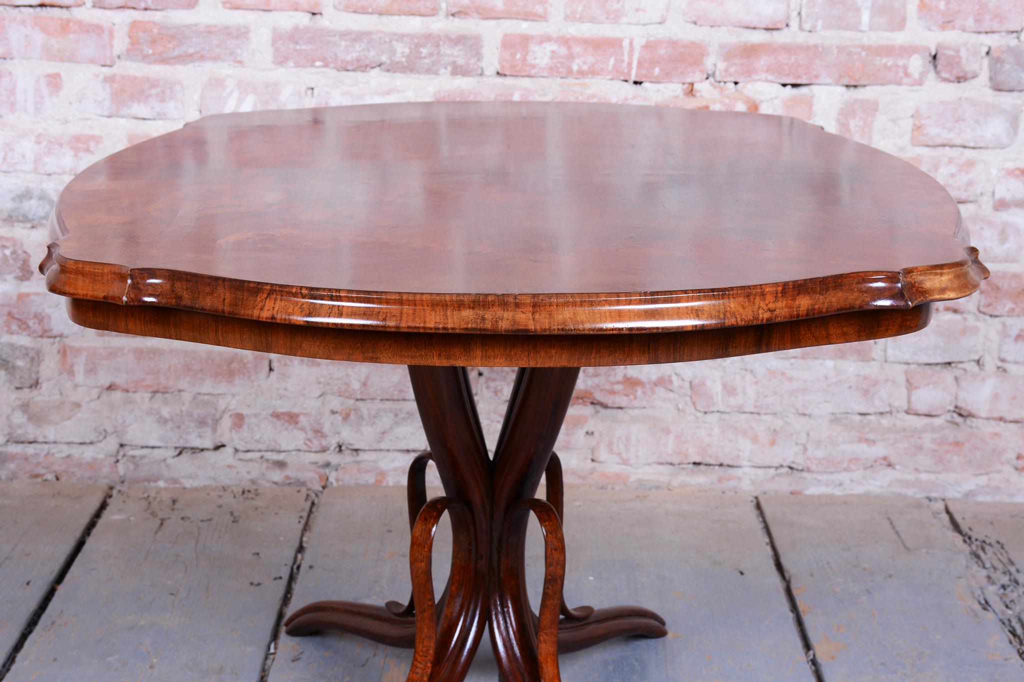 Restaurierter Biedermeier Couchtisch, Buche, Nussbaum, revitalisiert polnisch, tschechisch, 1880er im Angebot 7