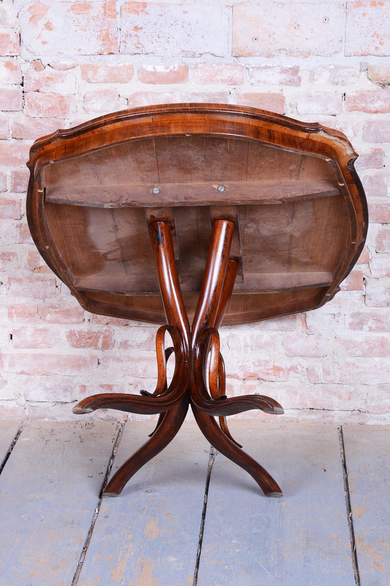 Restaurierter Biedermeier Couchtisch, Buche, Nussbaum, revitalisiert polnisch, tschechisch, 1880er im Angebot 8