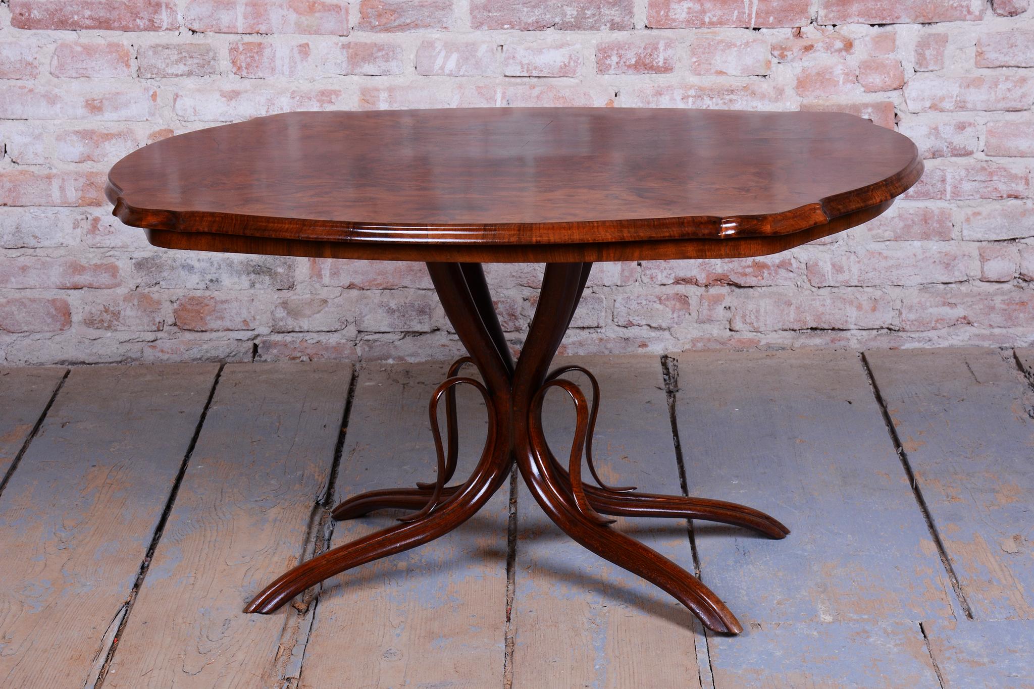 Restaurierter Biedermeier Couchtisch, Buche, Nussbaum, revitalisiert polnisch, tschechisch, 1880er (Tschechisch) im Angebot