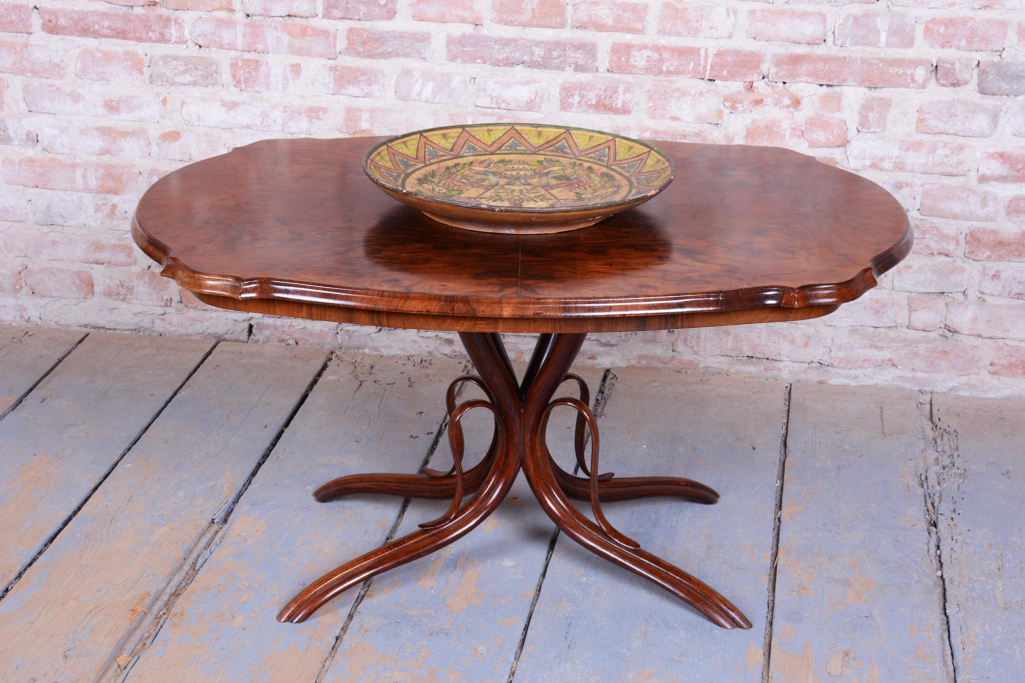 Restaurierter Biedermeier Couchtisch, Buche, Nussbaum, revitalisiert polnisch, tschechisch, 1880er (Holz) im Angebot