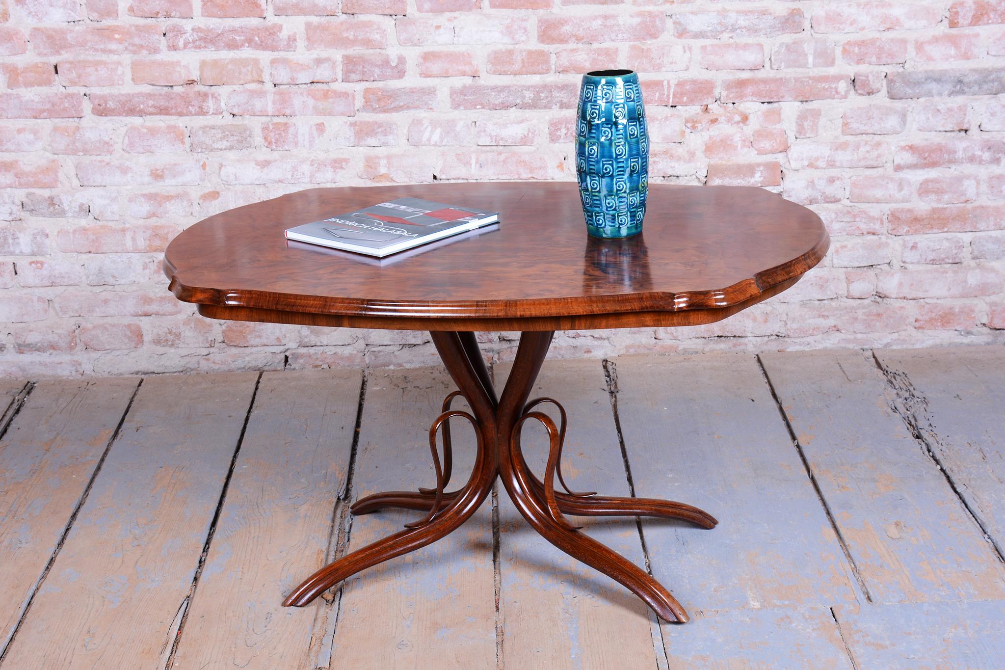 Restaurierter Biedermeier Couchtisch, Buche, Nussbaum, revitalisiert polnisch, tschechisch, 1880er im Angebot 1