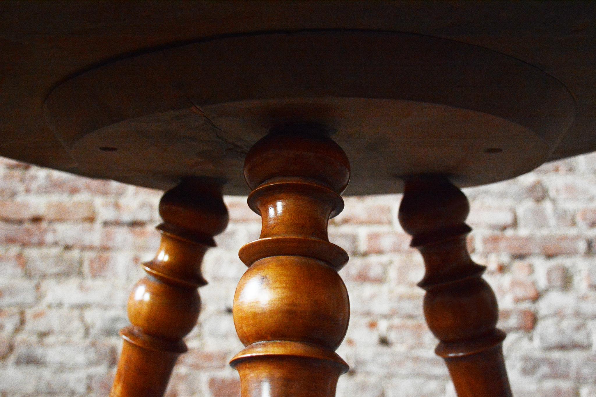 Table basse Biedermeier restaurée, cerisier, noyer, Revive polonais, tchèque, années 1870 en vente 4
