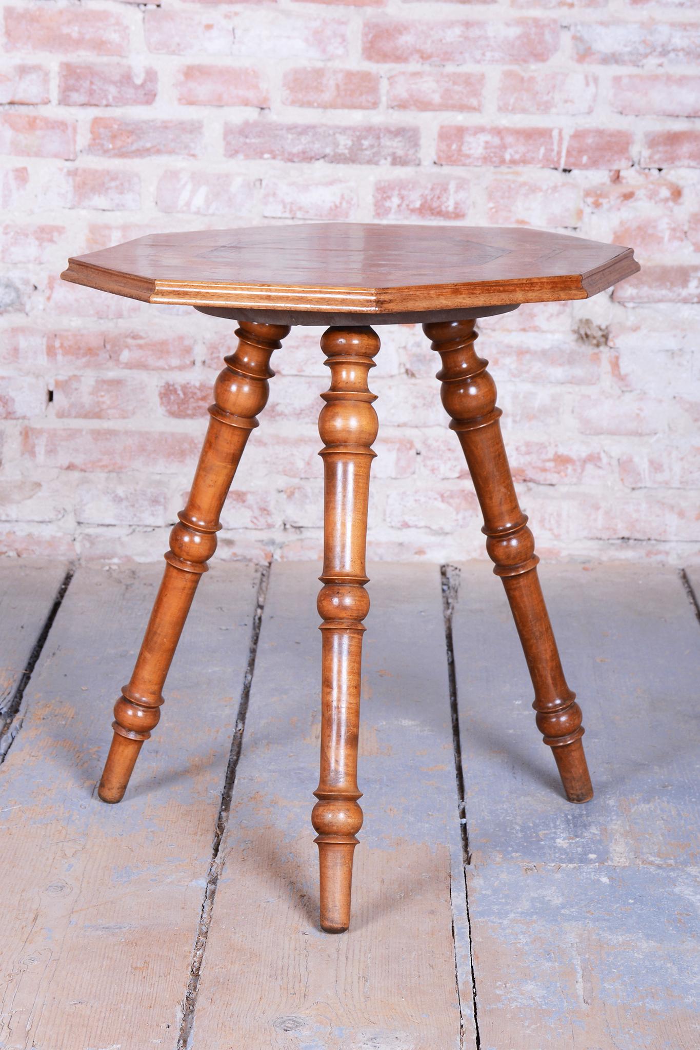 Table basse Biedermeier restaurée, cerisier, noyer, Revive polonais, tchèque, années 1870 Bon état - En vente à Brandys nad Labem, Středočeský kraj