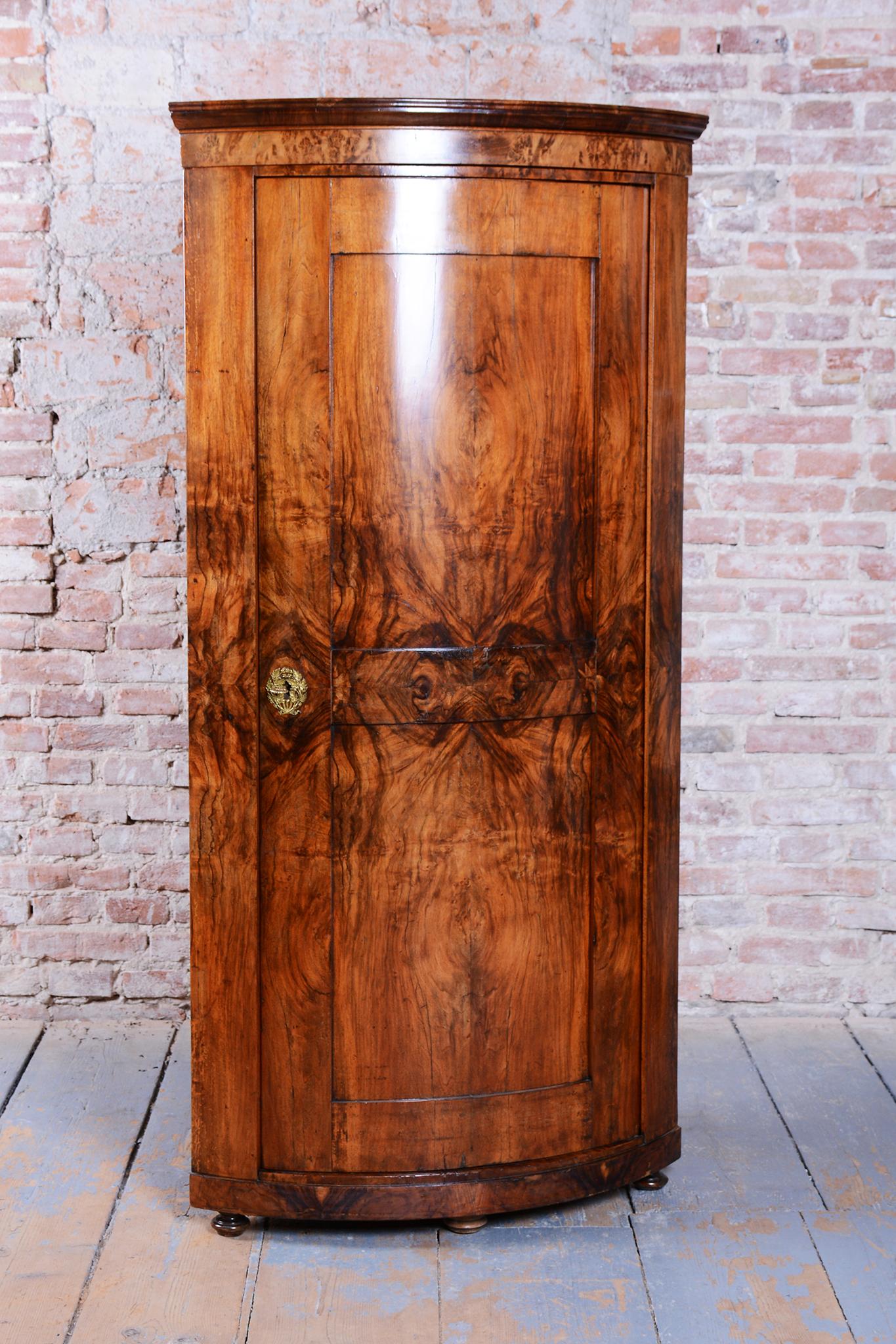 Austrian Restored Biedermeier Corner Cabinet, Walnut, Polished, Austria, 1830s For Sale