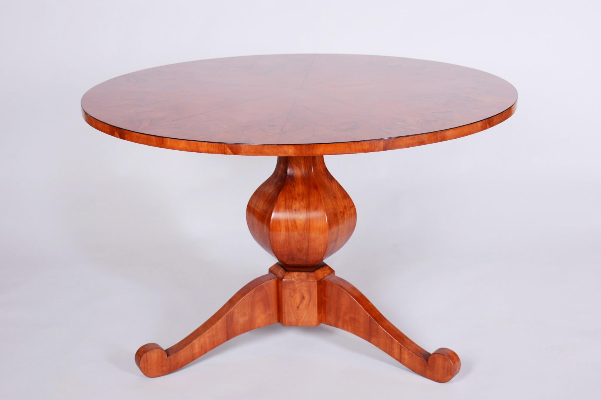 Restored Biedermeier Dining Table, Cherry Wood, Revived Polish, Austrian, 1820s In Good Condition For Sale In Brandys nad Labem, Středočeský kraj