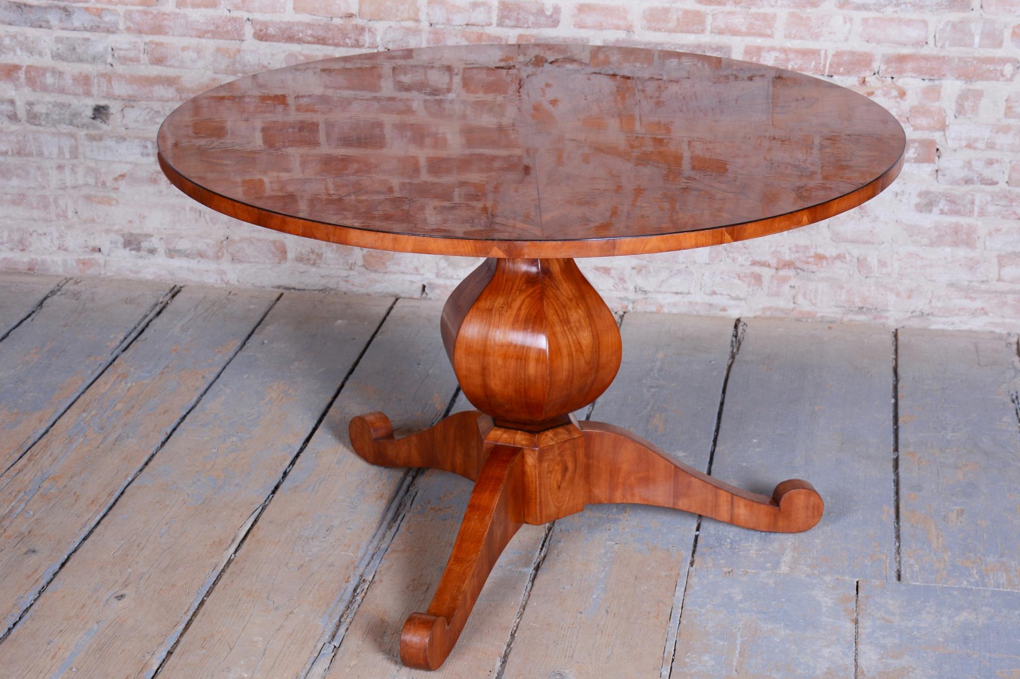 Early 19th Century Restored Biedermeier Dining Table, Cherry Wood, Revived Polish, Austrian, 1820s For Sale