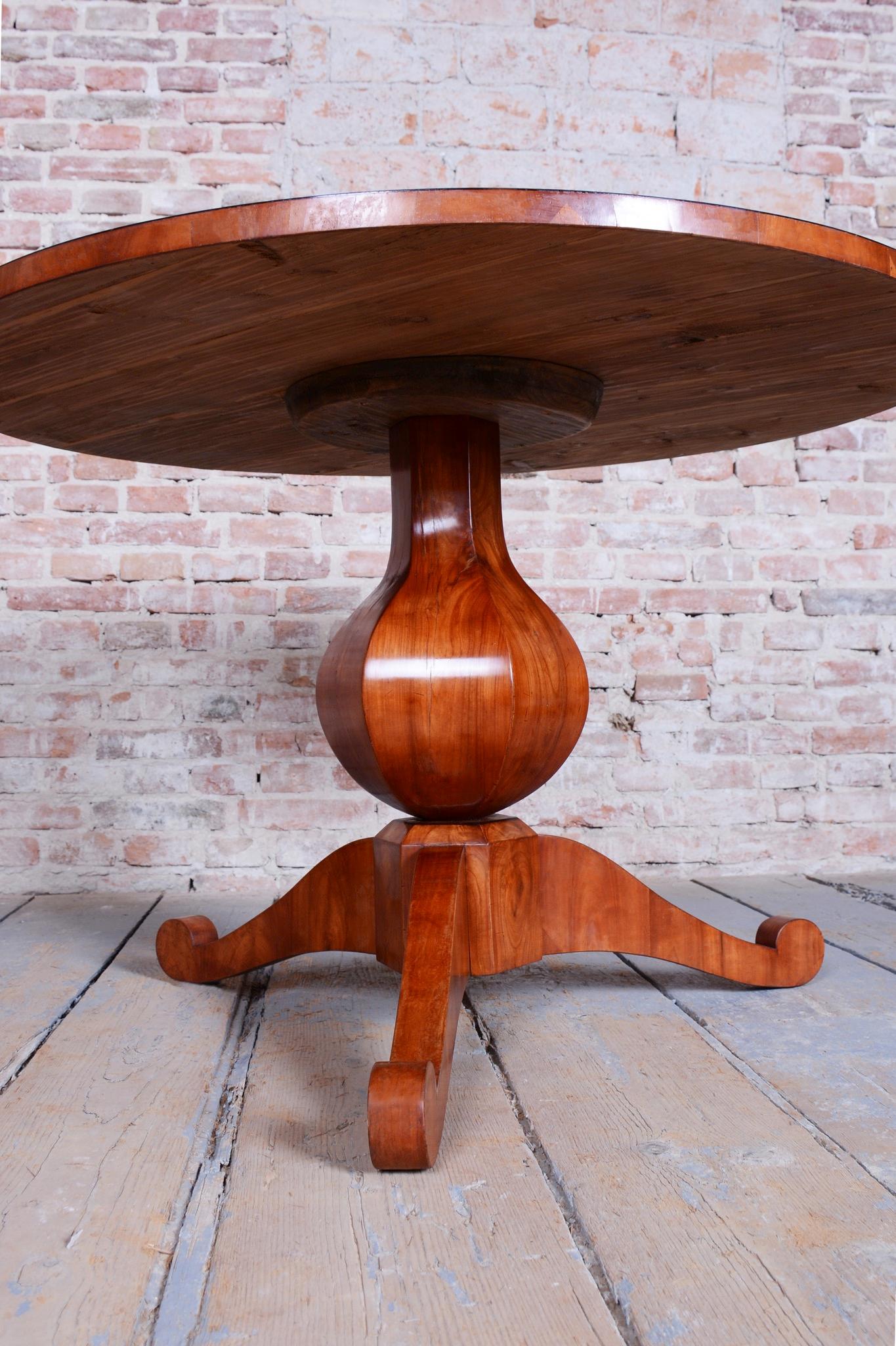 Restored Biedermeier Dining Table, Cherry Wood, Revived Polish, Austrian, 1820s For Sale 2