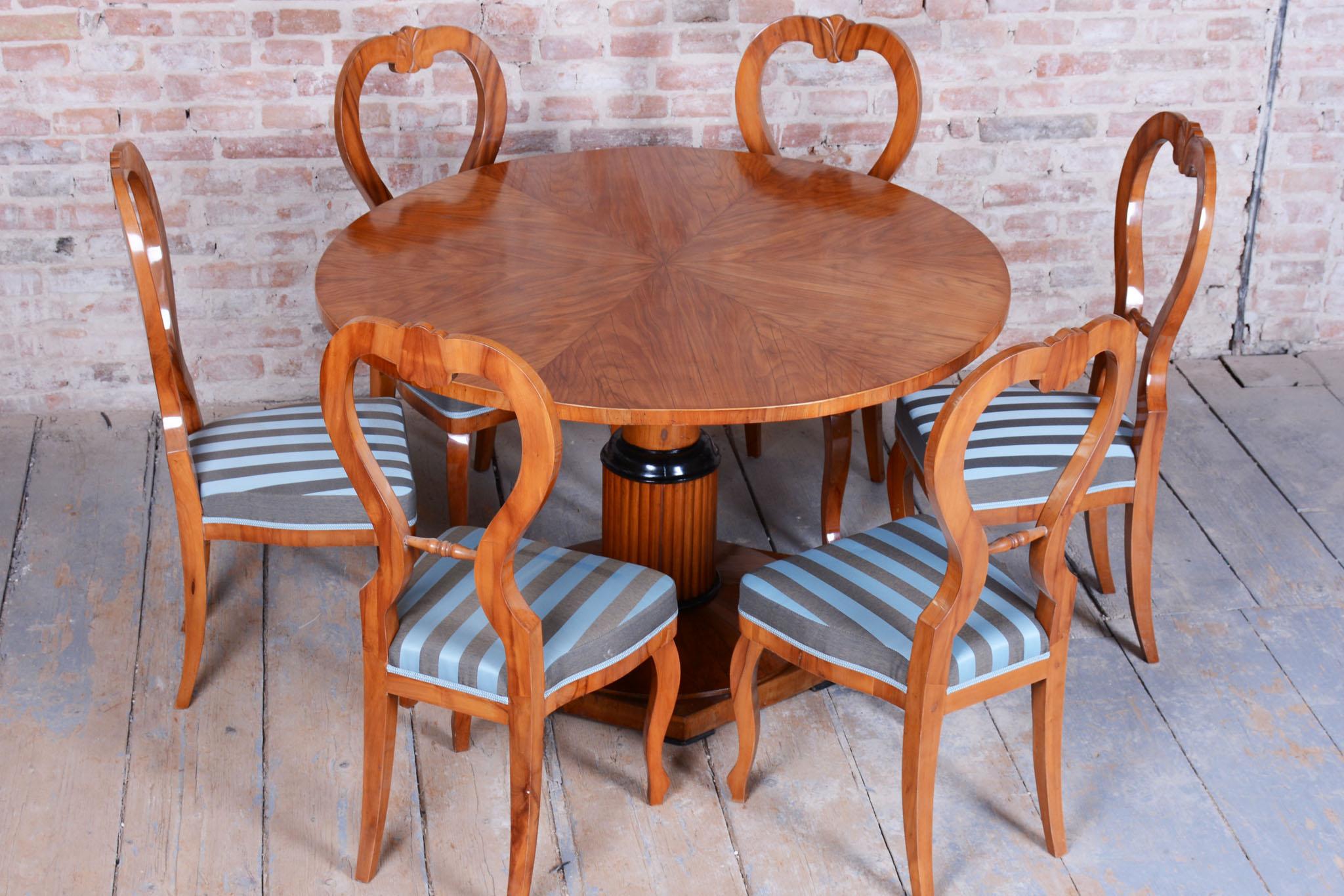 Table de salle à manger Biedermeier restaurée, bois de cerisier, revisité polonais, tchèque, années 1830 en vente 7