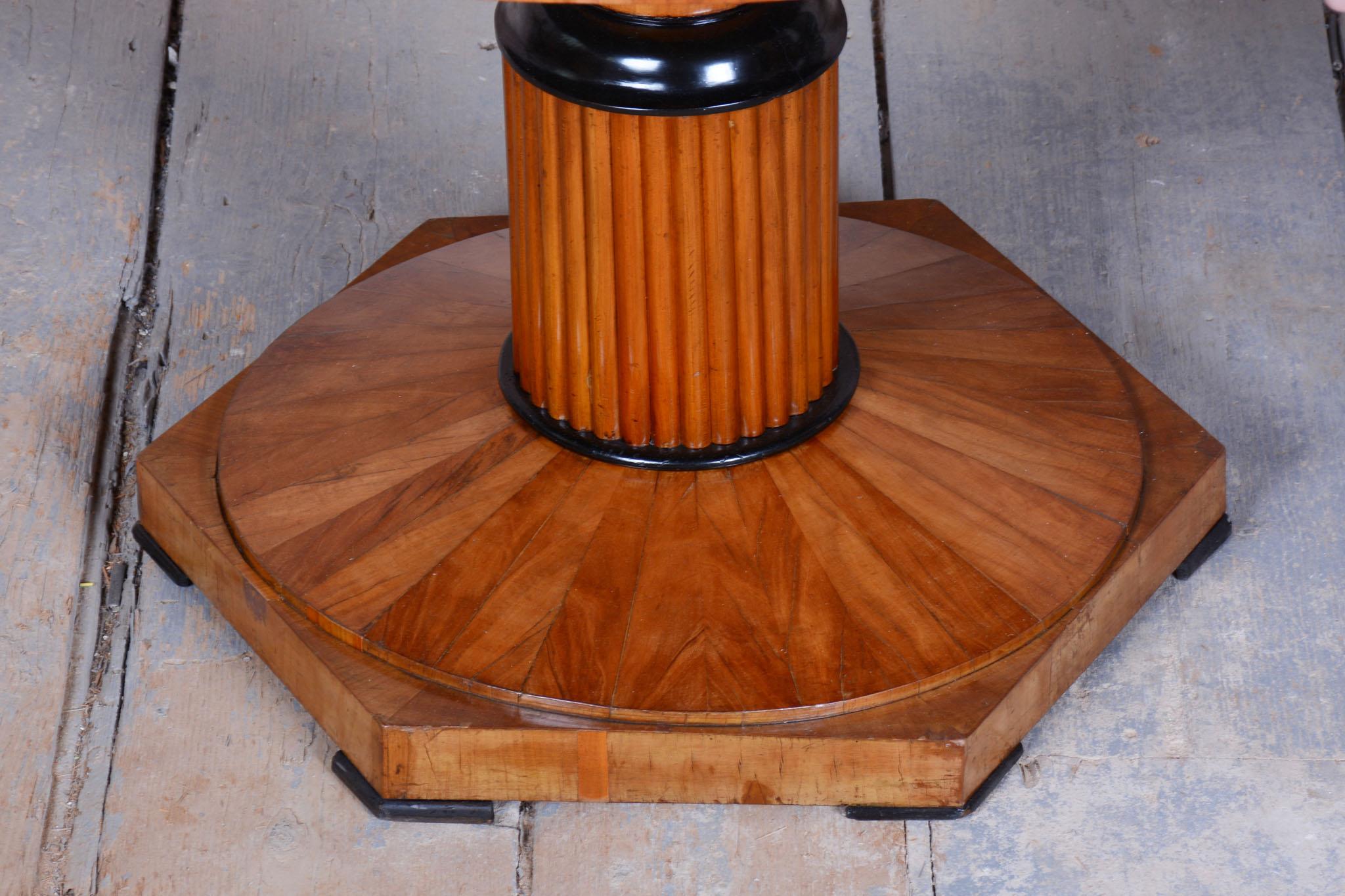 Milieu du XIXe siècle Table de salle à manger Biedermeier restaurée, bois de cerisier, revisité polonais, tchèque, années 1830 en vente
