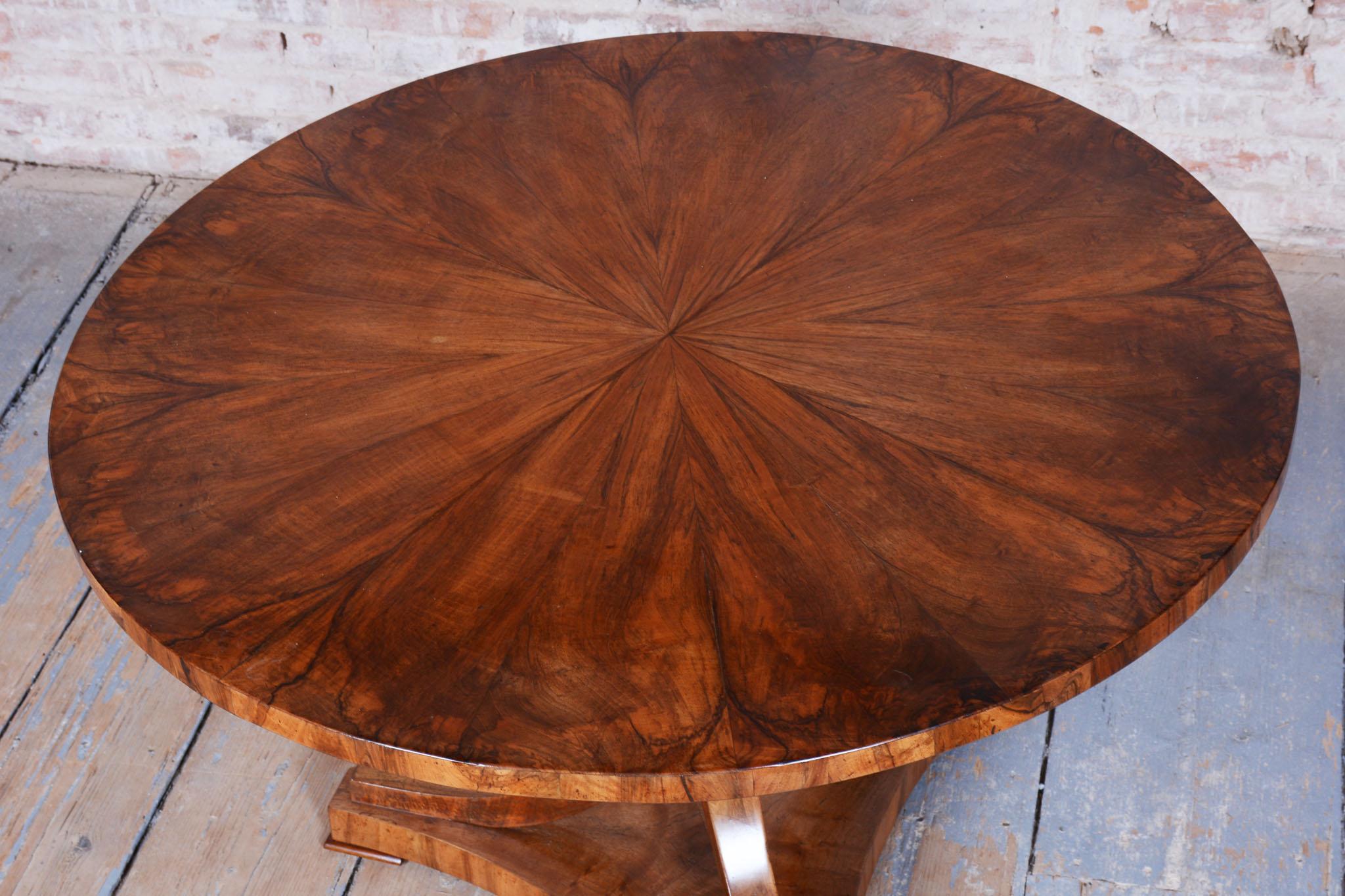 Restored Biedermeier Dining Table, Walnut, Revived Polish, Austrian, 1820s 5