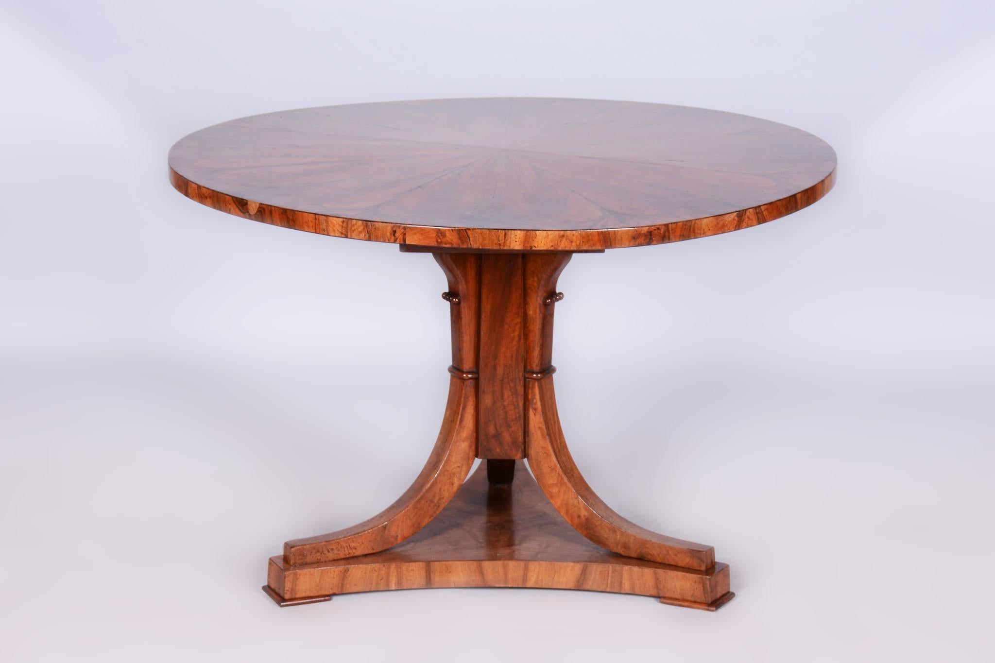 Restored Biedermeier Dining Table, Walnut, Revived Polish, Austrian, 1820s In Good Condition In Brandys nad Labem, Středočeský kraj