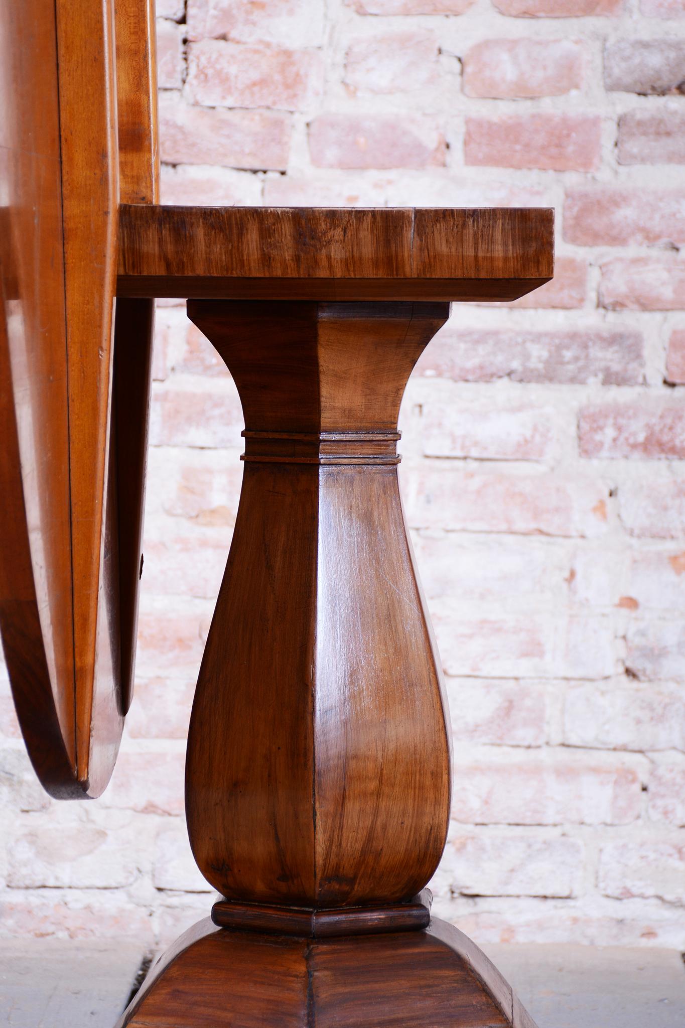 Restored Biedermeier Dining Table, Walnut, Revived Polish, Czech, 1830s For Sale 6