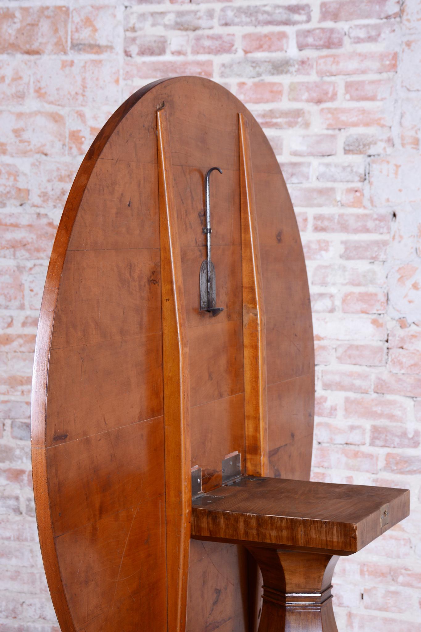 Restored Biedermeier Dining Table, Walnut, Revived Polish, Czech, 1830s For Sale 7