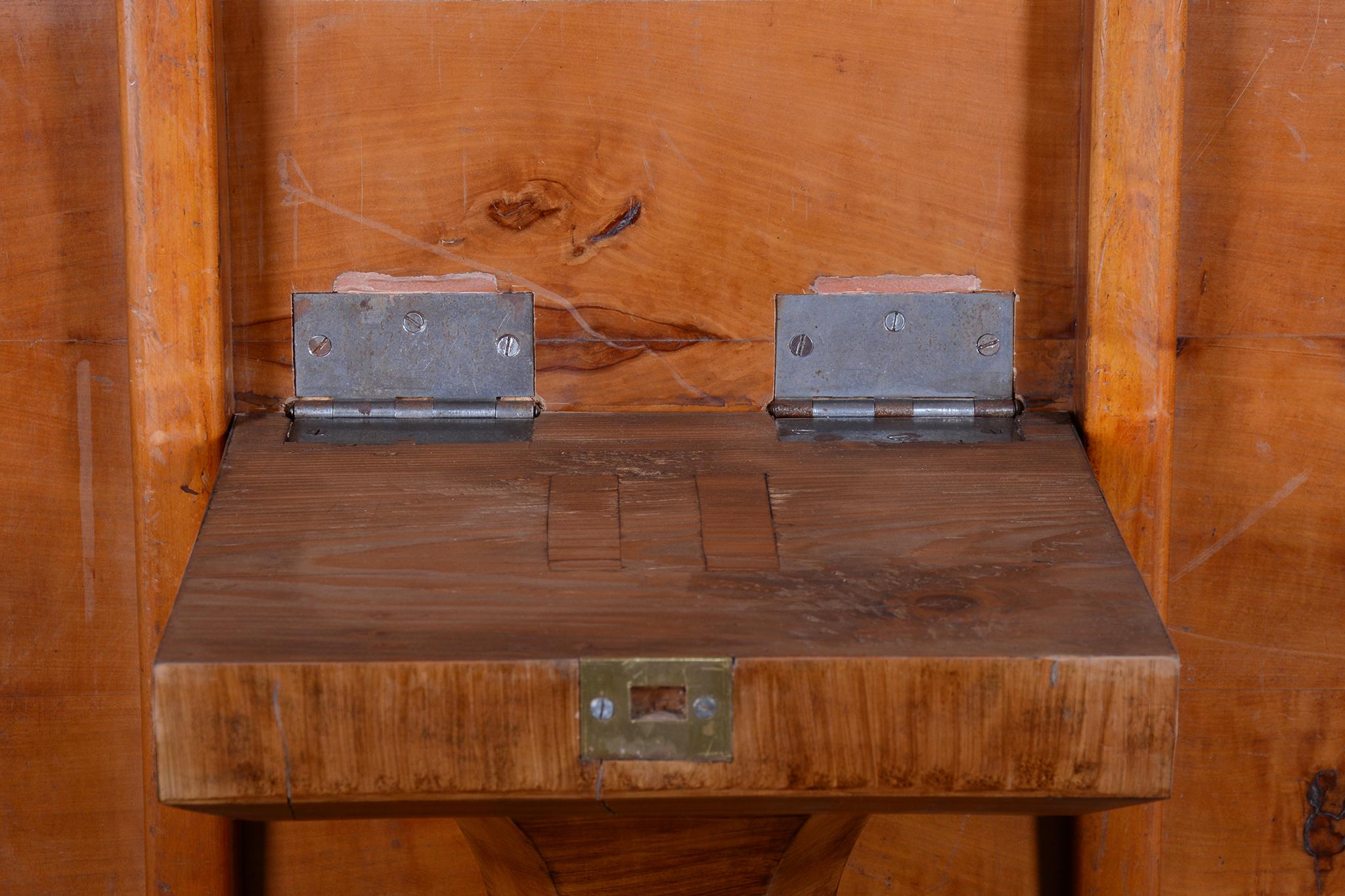 Restored Biedermeier Dining Table, Walnut, Revived Polish, Czech, 1830s For Sale 9