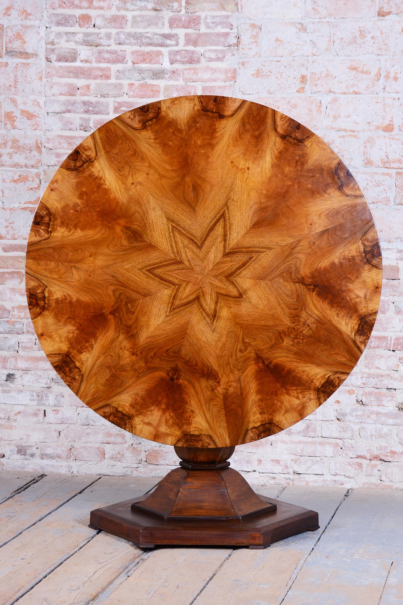 Restored Biedermeier Dining Table, Walnut, Revived Polish, Czech, 1830s For Sale 1