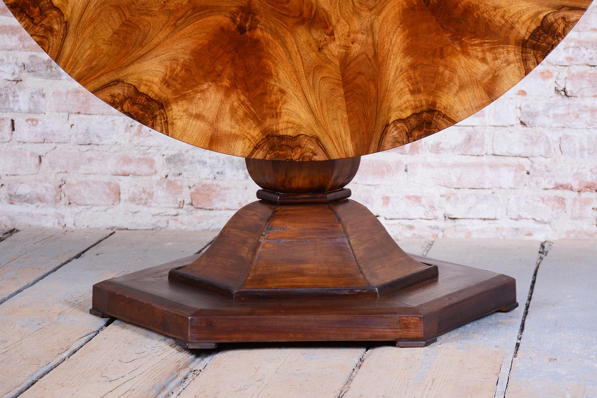 Restored Biedermeier Dining Table, Walnut, Revived Polish, Czech, 1830s For Sale 4
