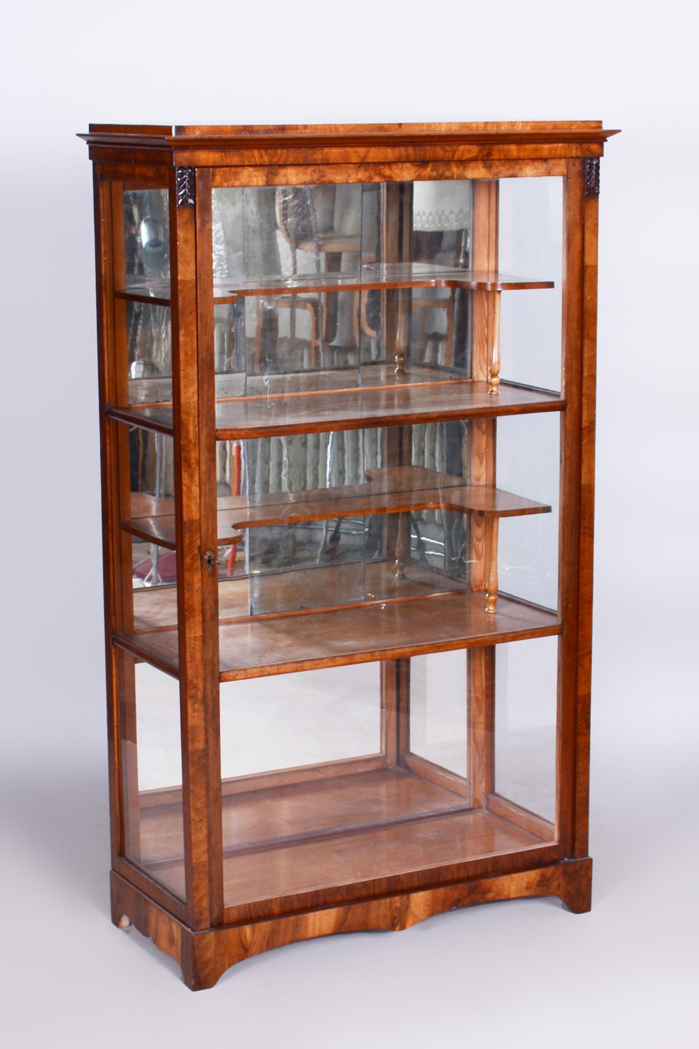 Restored Biedermeier Display Cabinet, Walnut, Solid Spruce, 1830s, Czechia For Sale 5