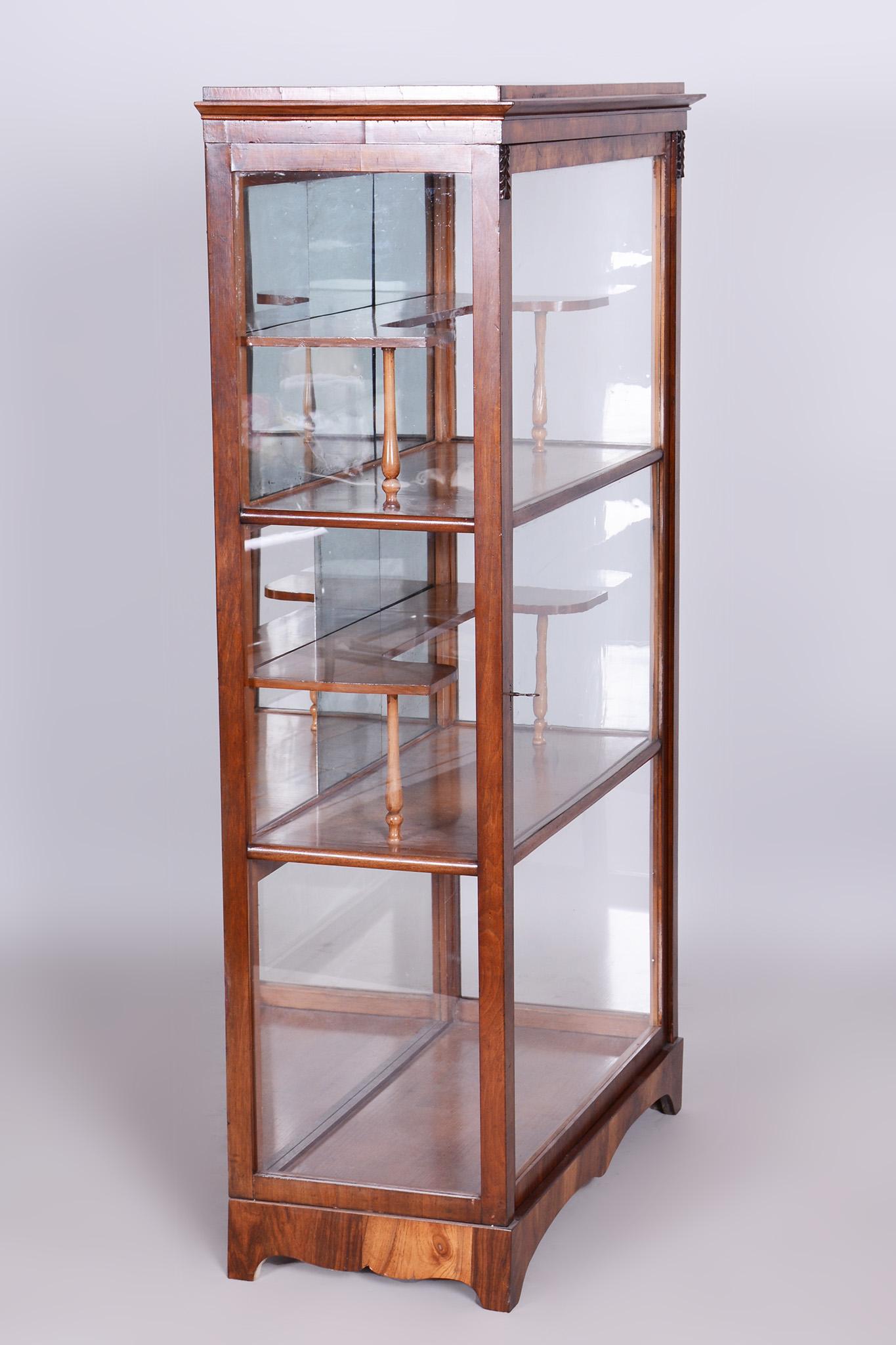 Restored Biedermeier Display Cabinet, Walnut, Solid Spruce, 1830s, Czechia For Sale 12