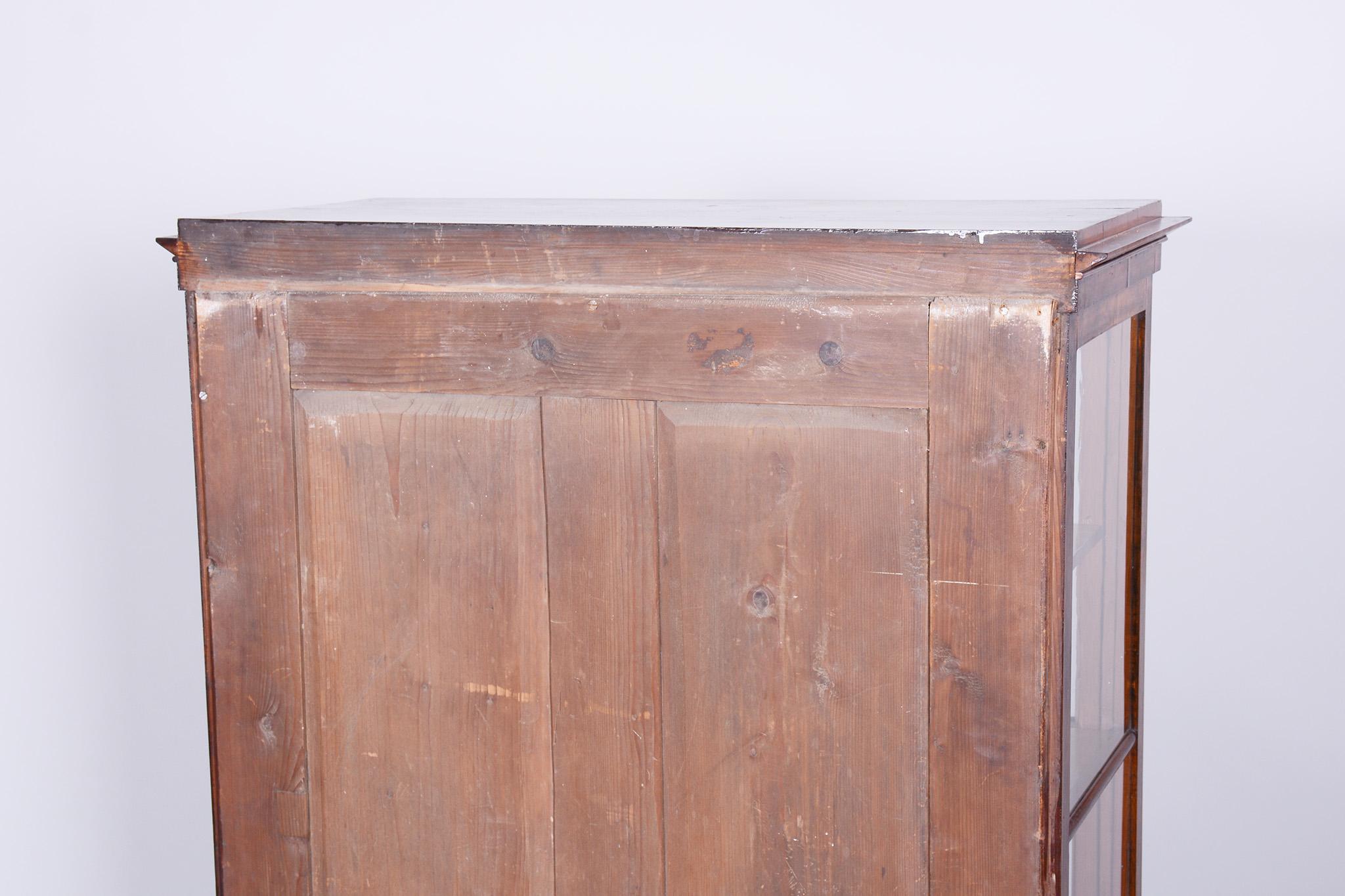 Restored Biedermeier Display Cabinet, Walnut, Solid Spruce, 1830s, Czechia For Sale 14