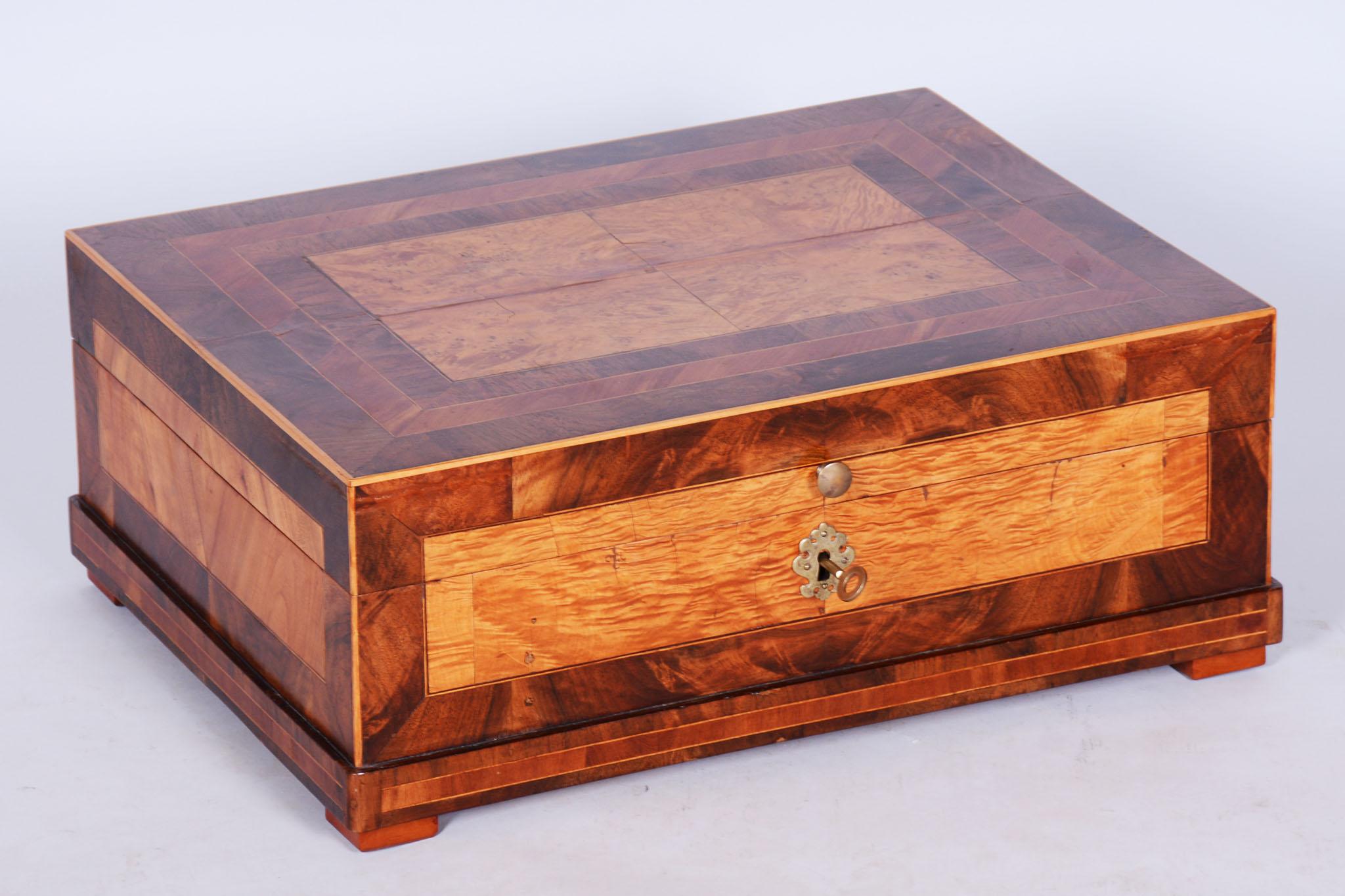 This elegant Biedermeier jewelry box/humidor comes from Czechoslovakia from the early 19th century. It is made of spruce and ash, inlaid with walnut and maple. The jewelry box impresses with its timeless design and precise craftsmanship.

The