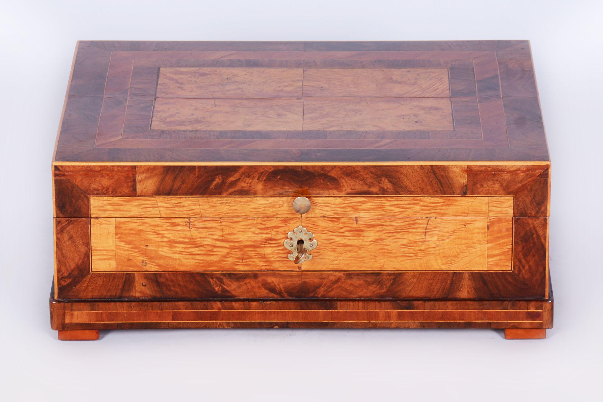 Restored Biedermeier Jewelry Box, Ash, Maple, Spruce, Walnut, Czech, 1820s In Good Condition For Sale In Brandys nad Labem, Středočeský kraj