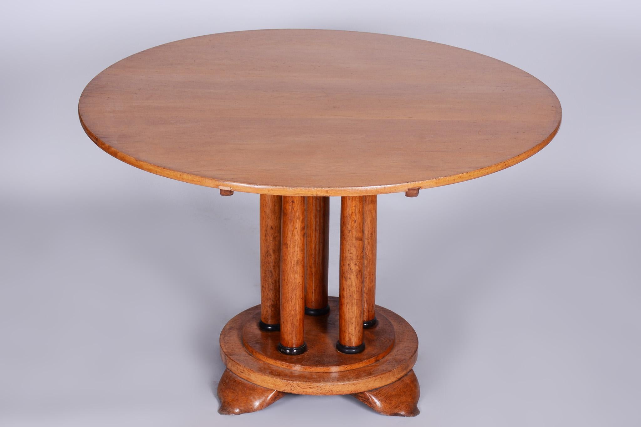 Restaurierter Biedermeier-Esstisch aus Eiche mit klappbarer Platte, Österreich, 1830er Jahre (Mittleres 19. Jahrhundert) im Angebot