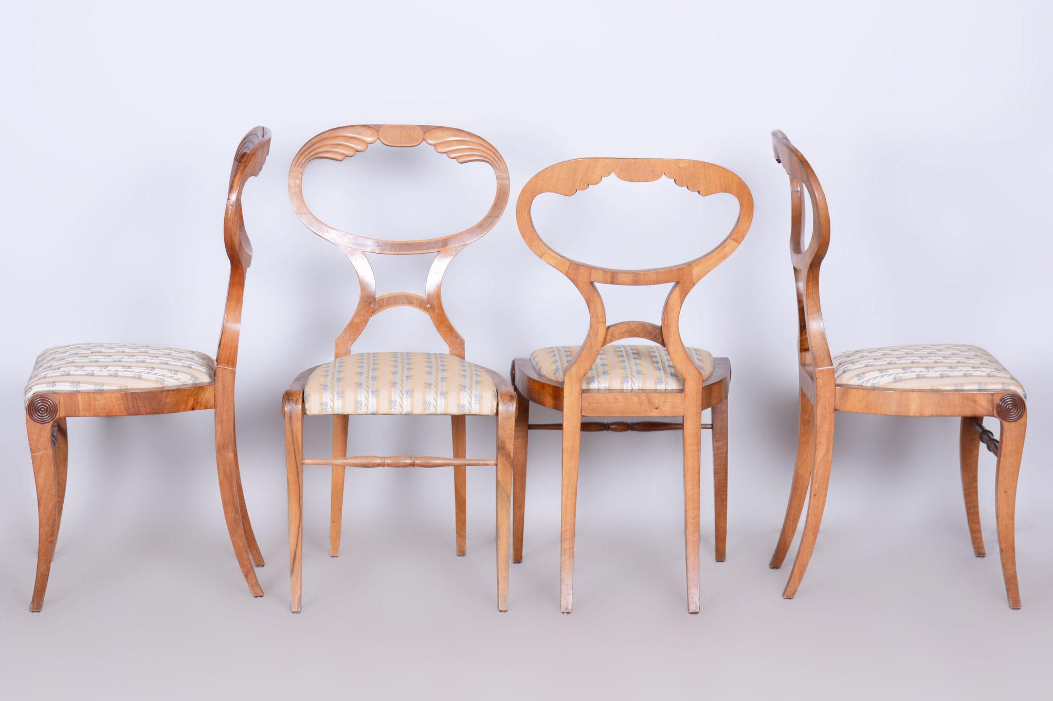 Restored Biedermeier Set of Four Chairs, Oak, Walnut, Vienna, Austria, 1820s For Sale 4