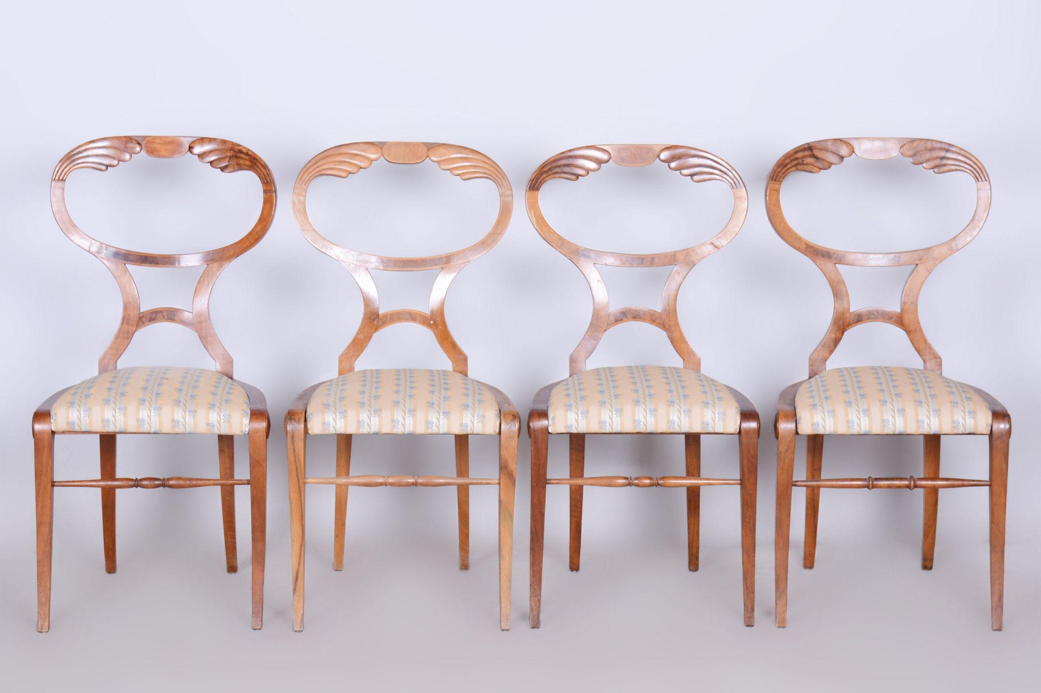 Restored Biedermeier Set of Four Chairs, Oak, Walnut, Vienna, Austria, 1820s For Sale 5