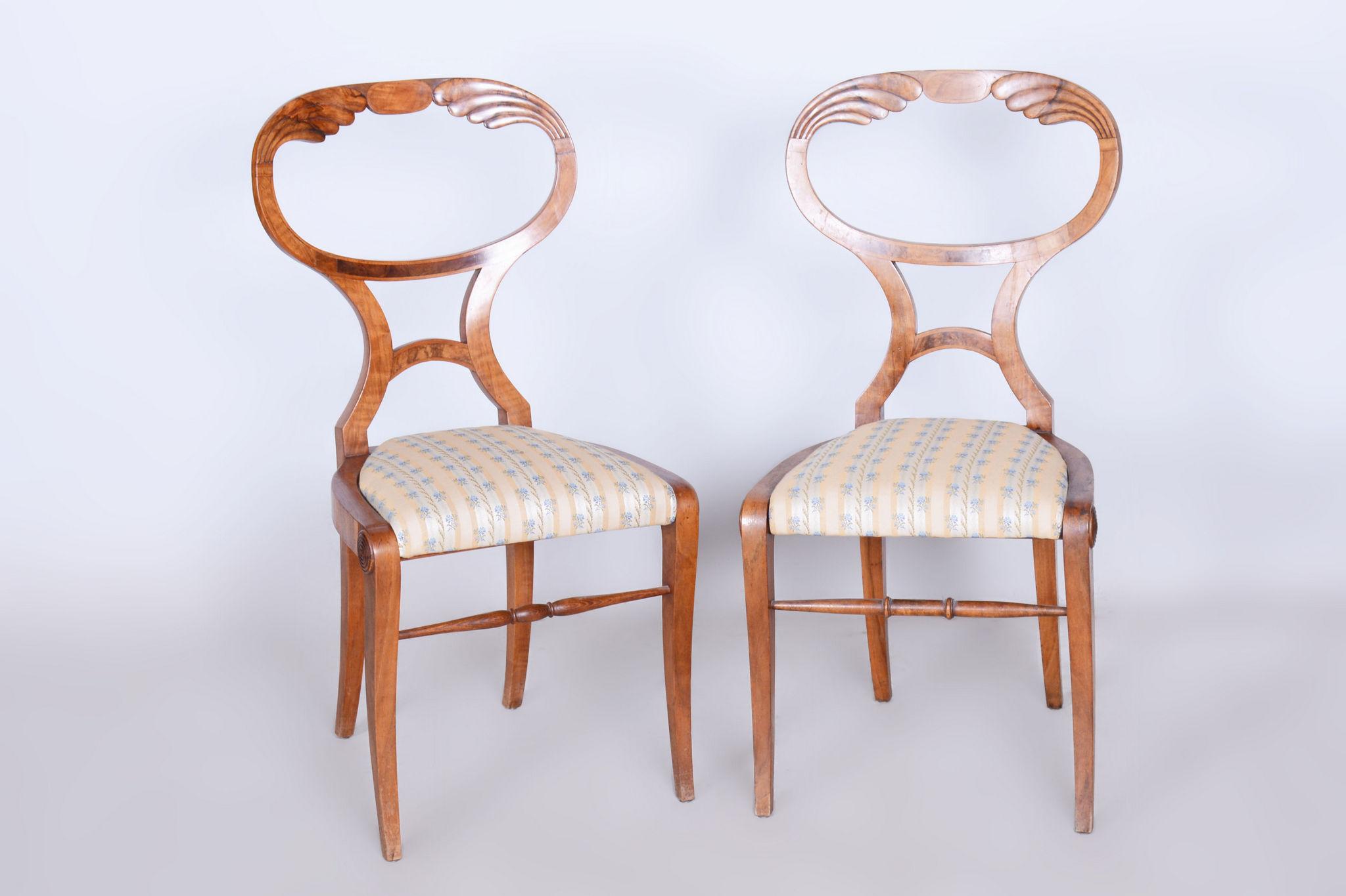Restored Biedermeier Set of Four Chairs, Oak, Walnut, Vienna, Austria, 1820s In Good Condition For Sale In Horomerice, CZ